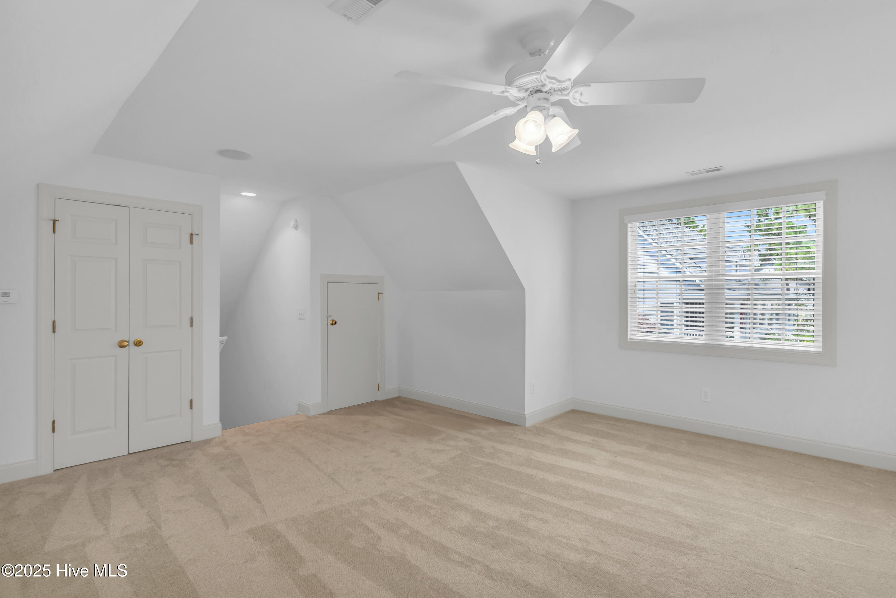 100523896 | Photo 33