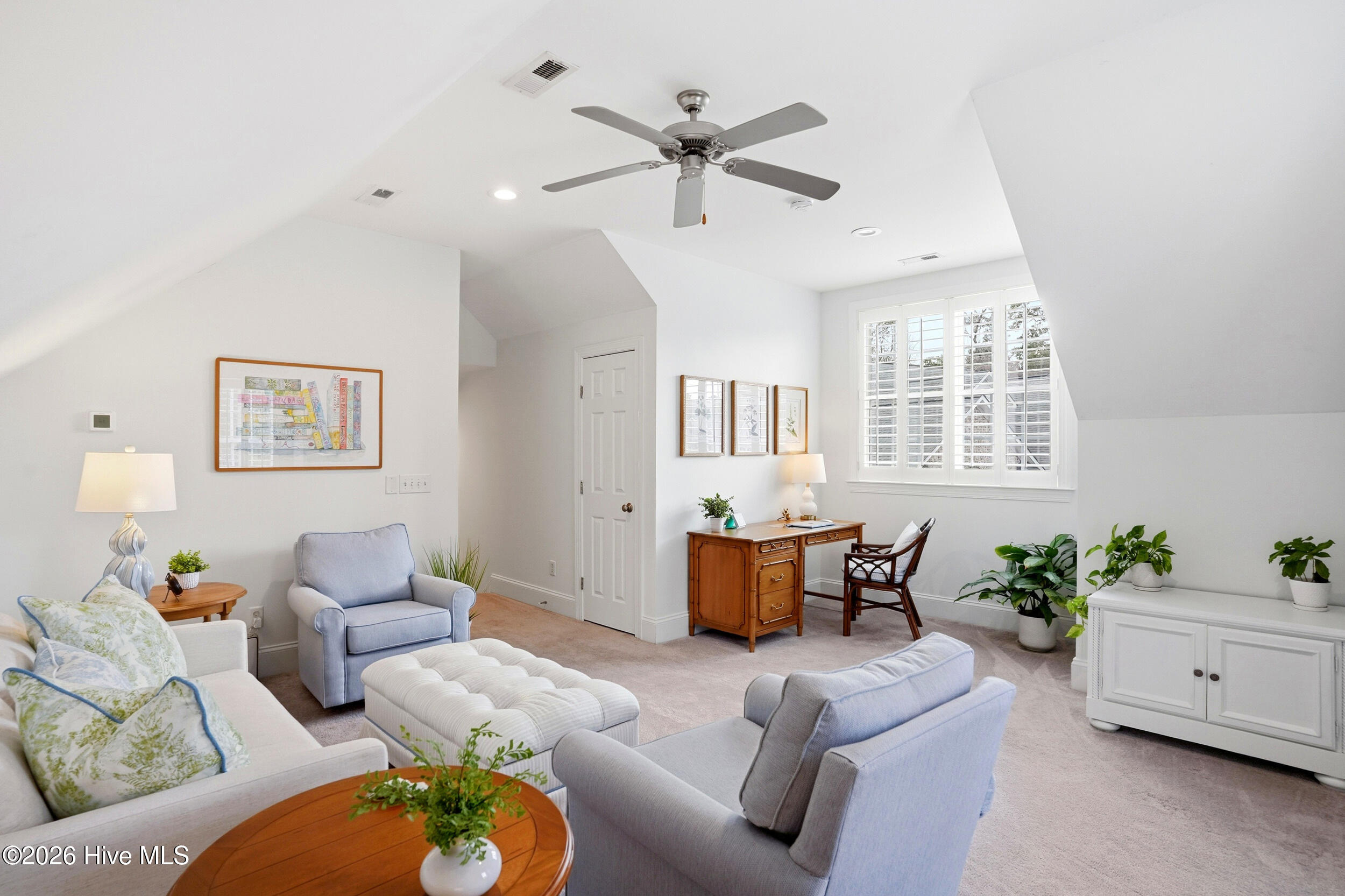 100551601 | Photo 33