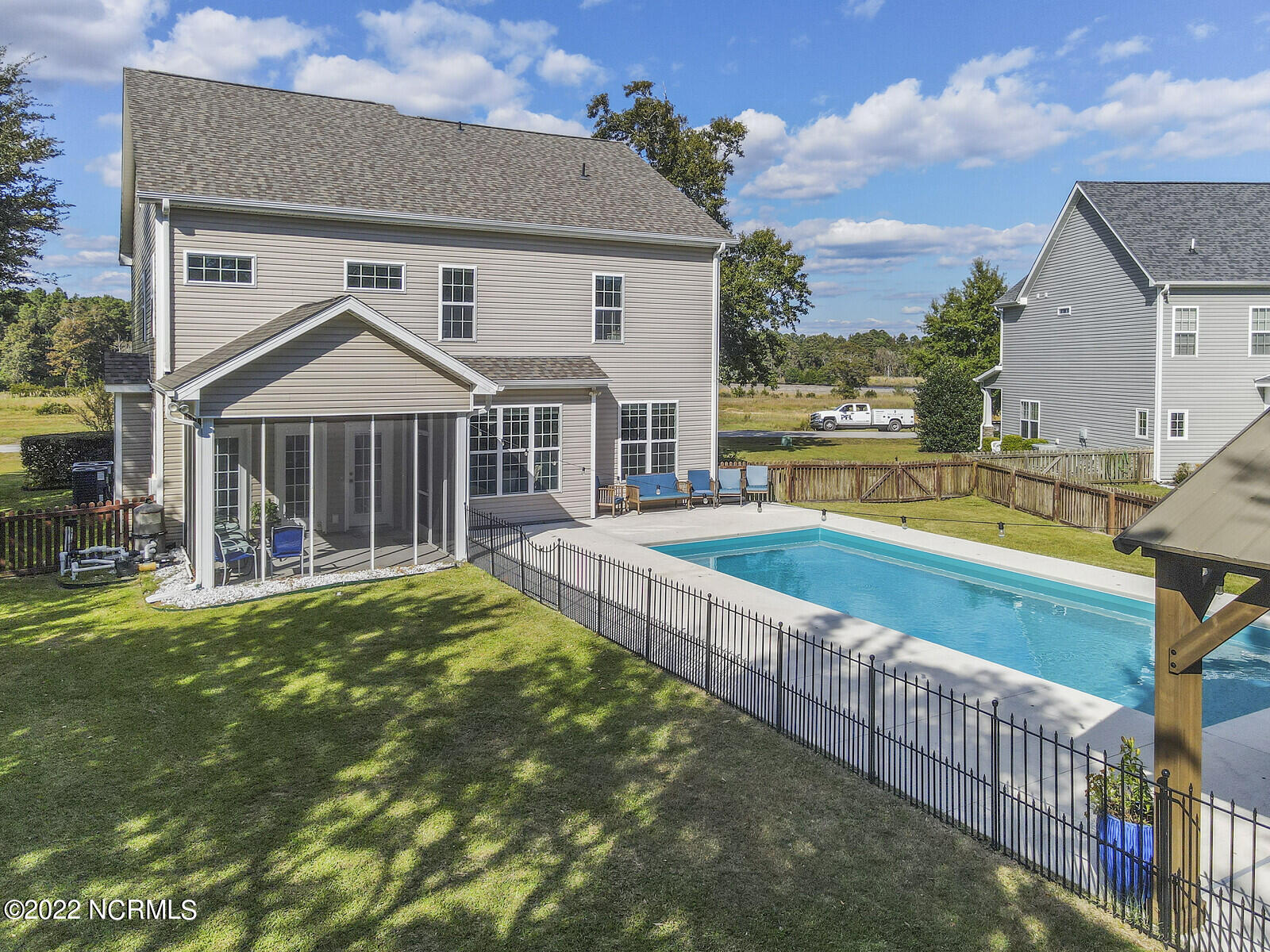 100556304 | Photo 86