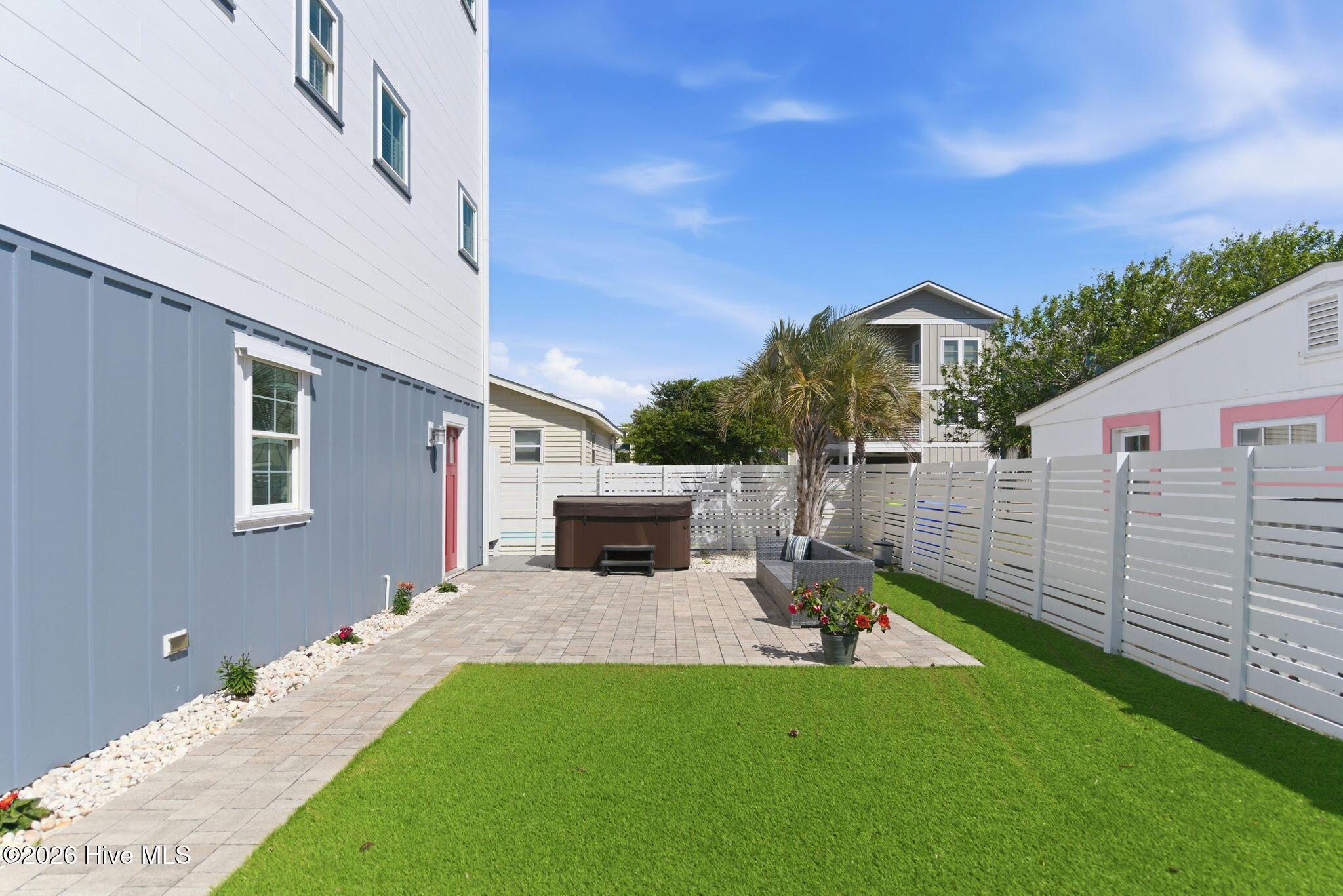 100570056 | Photo 67