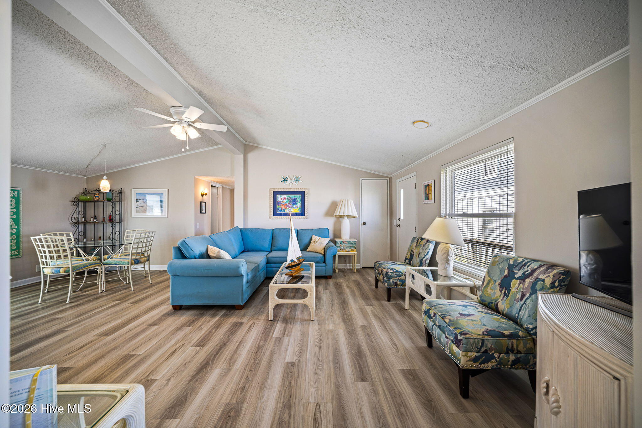 100561406 | Photo 18