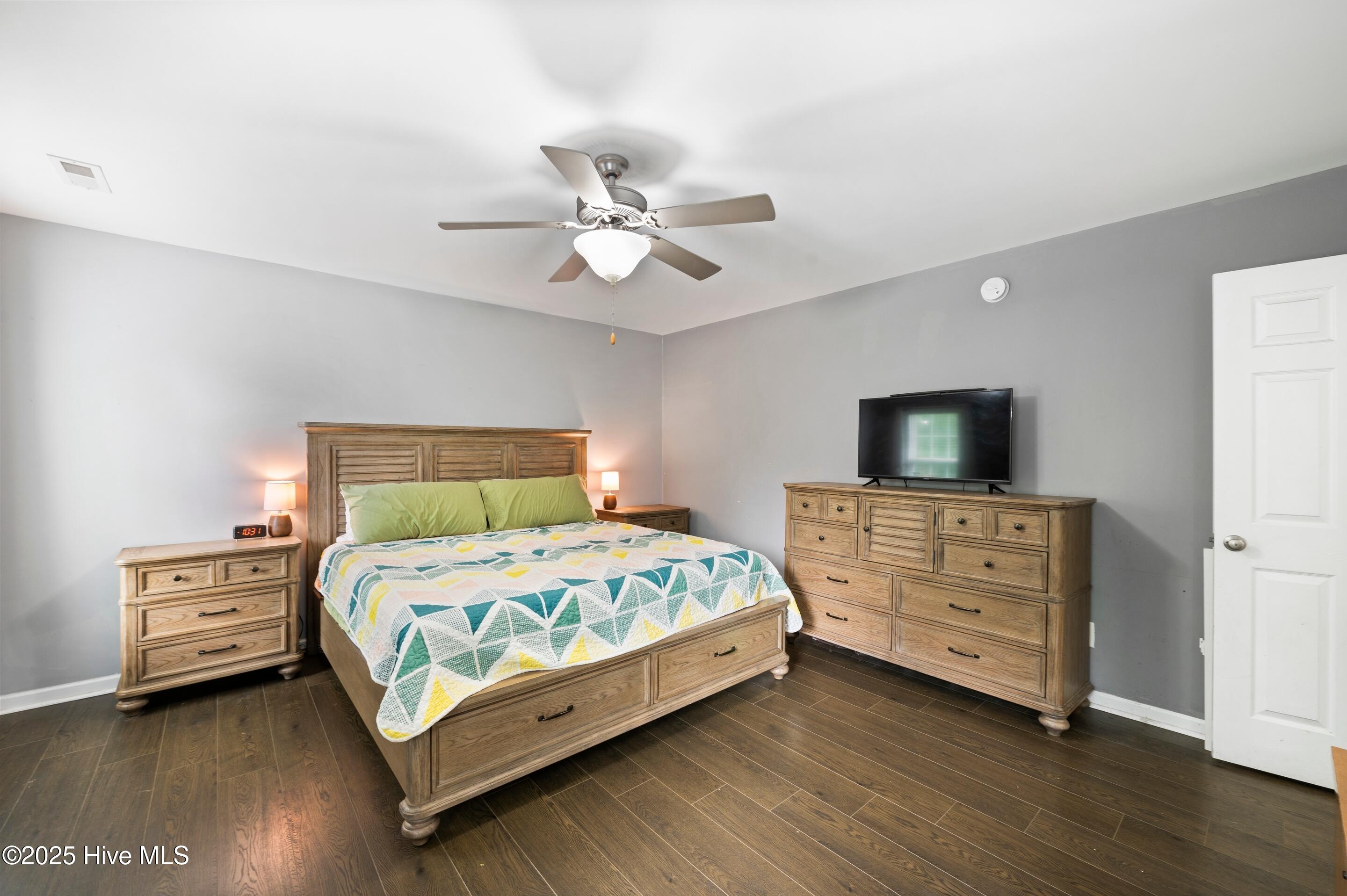 100523069 | Photo 19