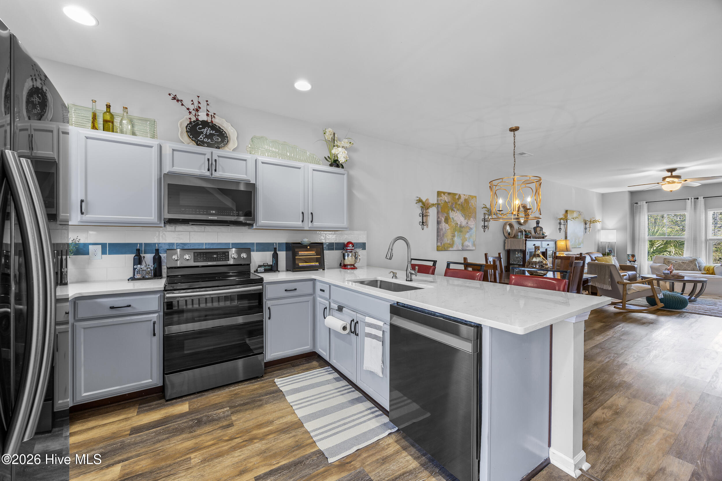 100559888 | Photo 12