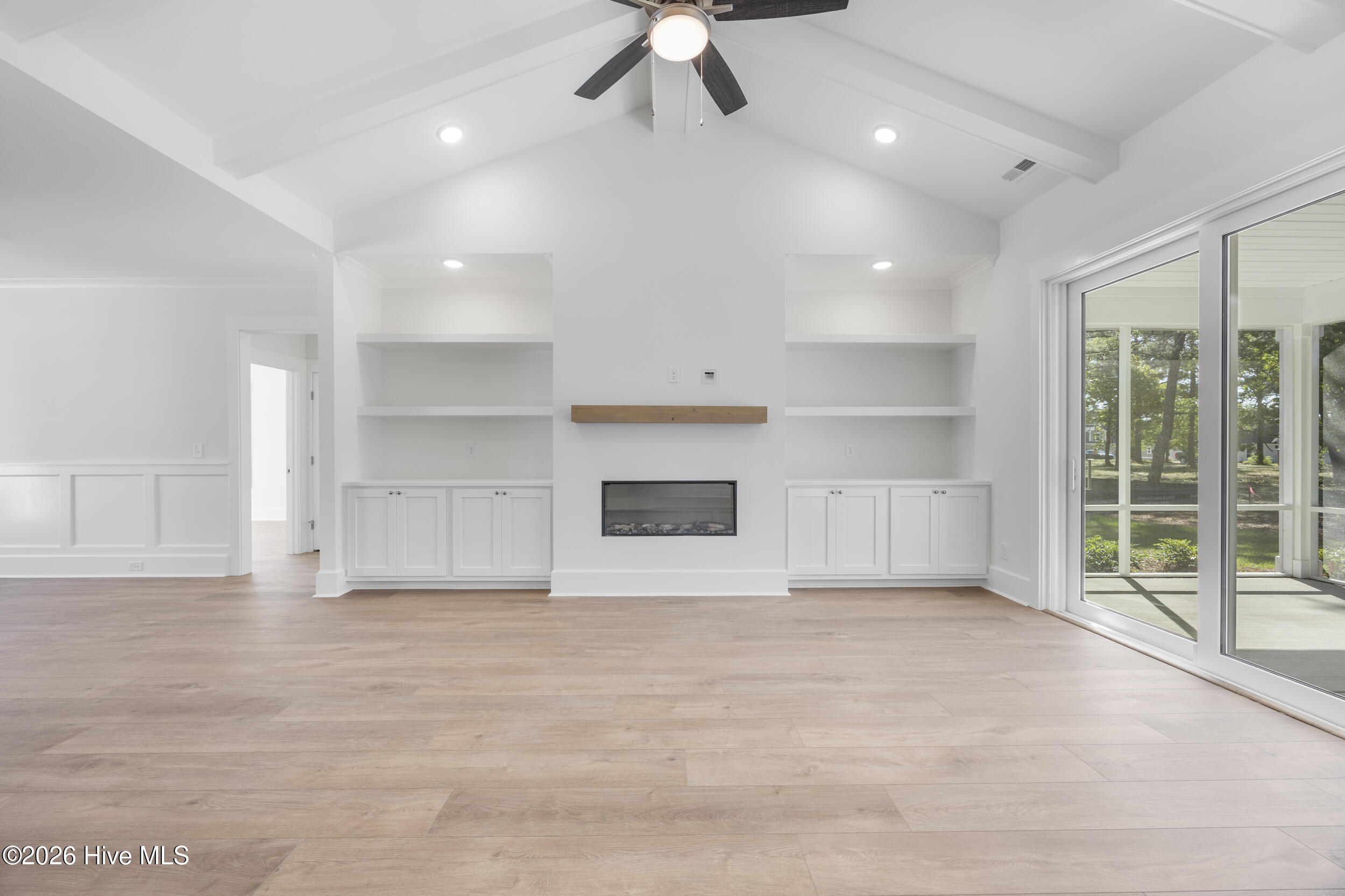 100554696 | Photo 15