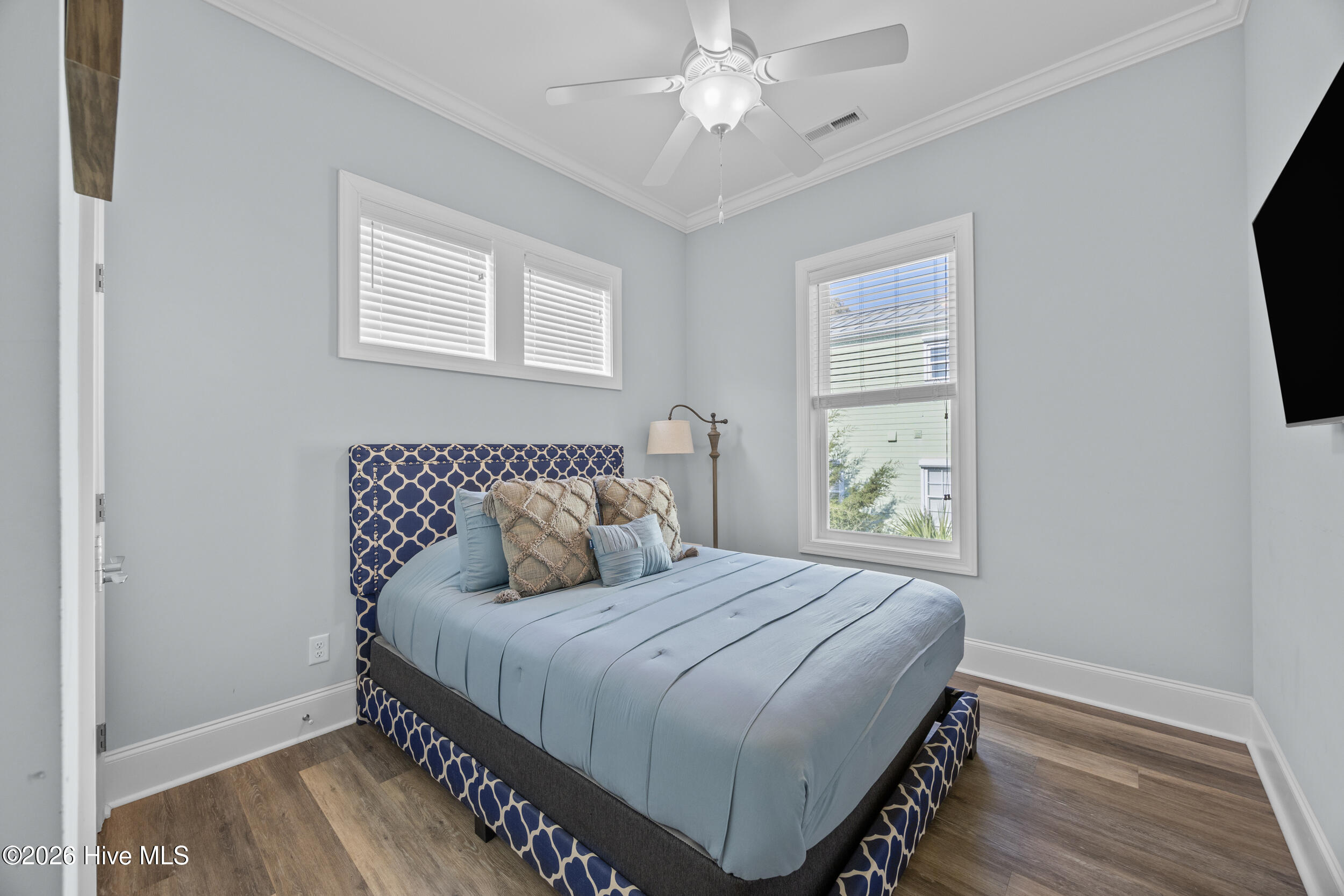 100562655 | Photo 38