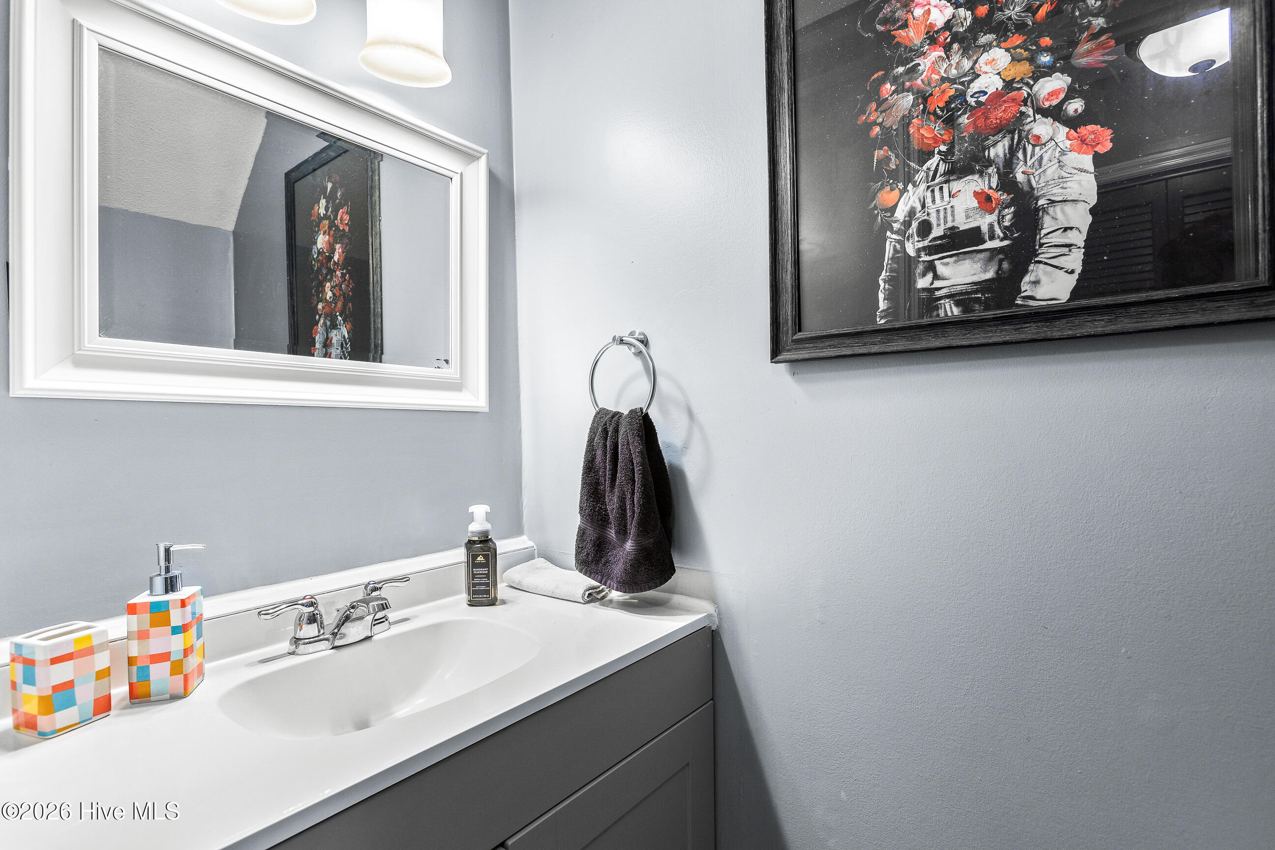 100563342 | Photo 15