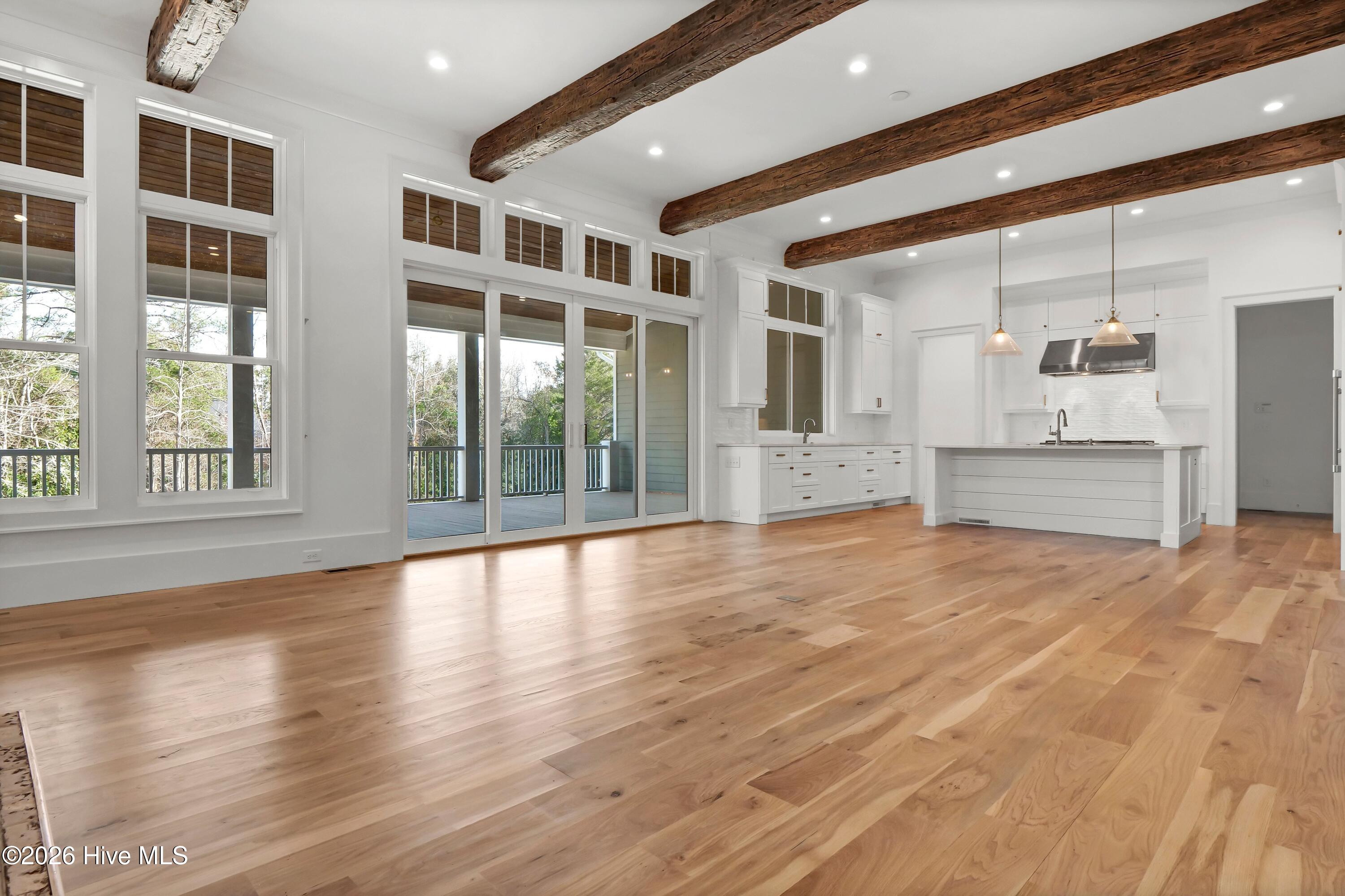 100553648 | Photo 14