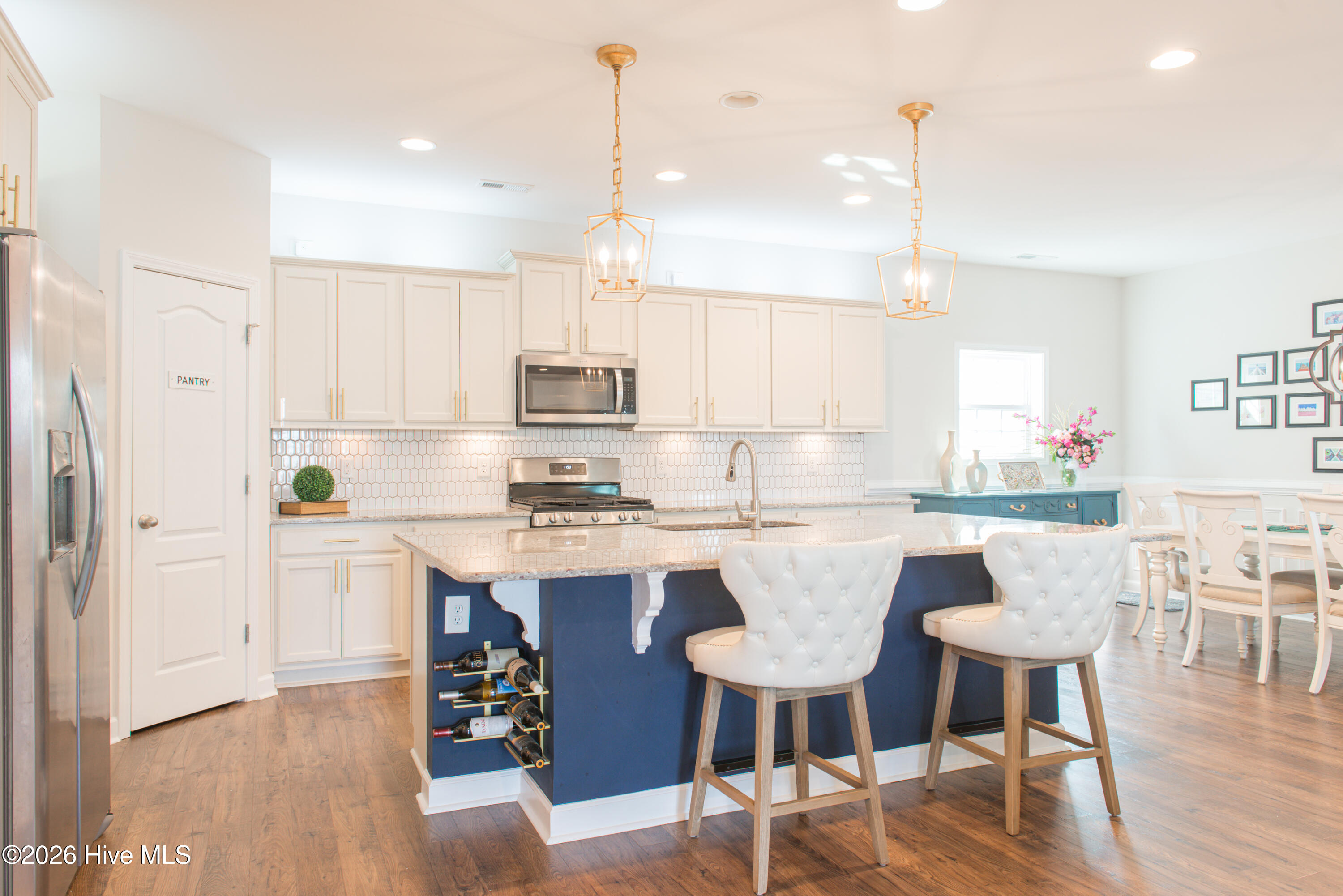 100553432 | Photo 28