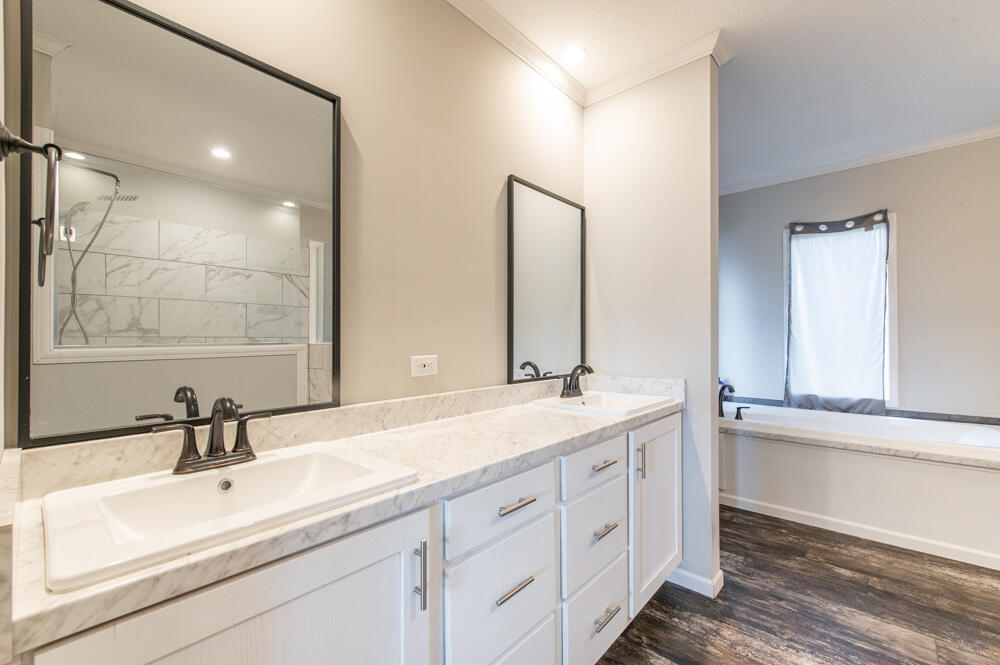 Ensuite with Double Sink Vanity!