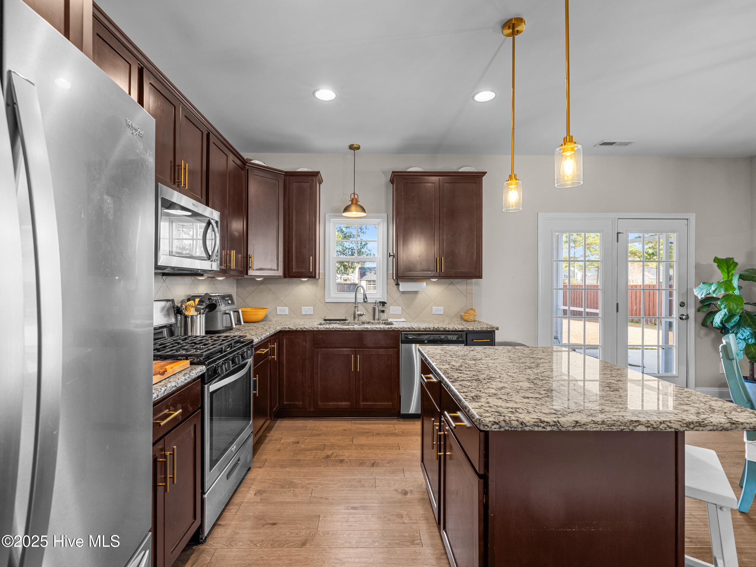 100545070 | Photo 20