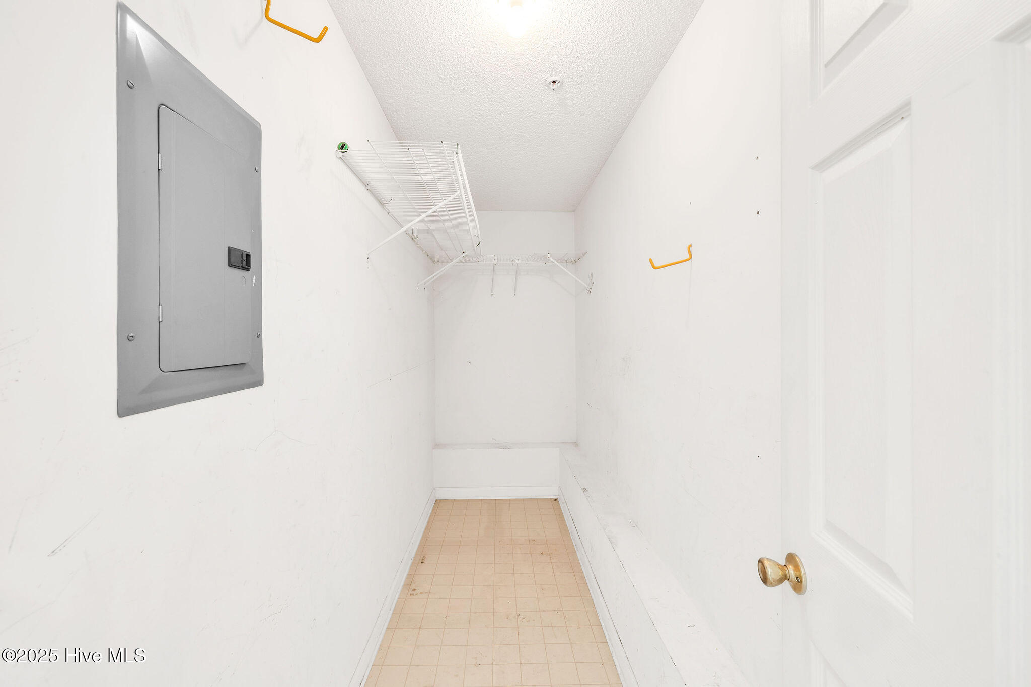 100541410 | Photo 18