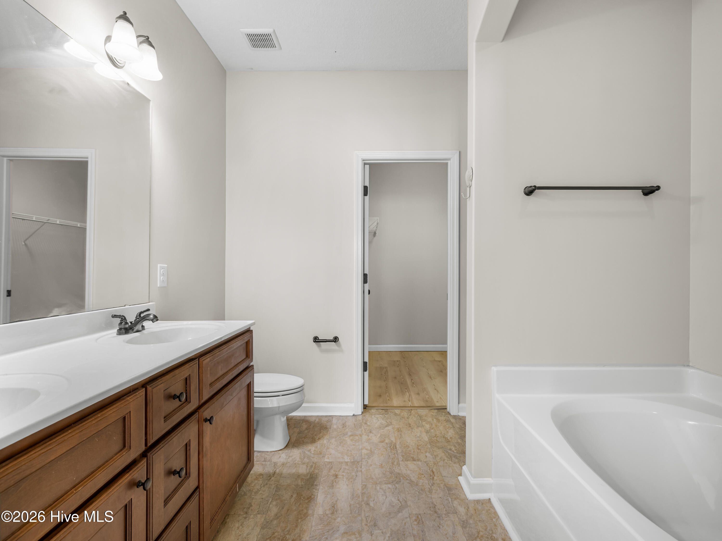 100554822 | Photo 24