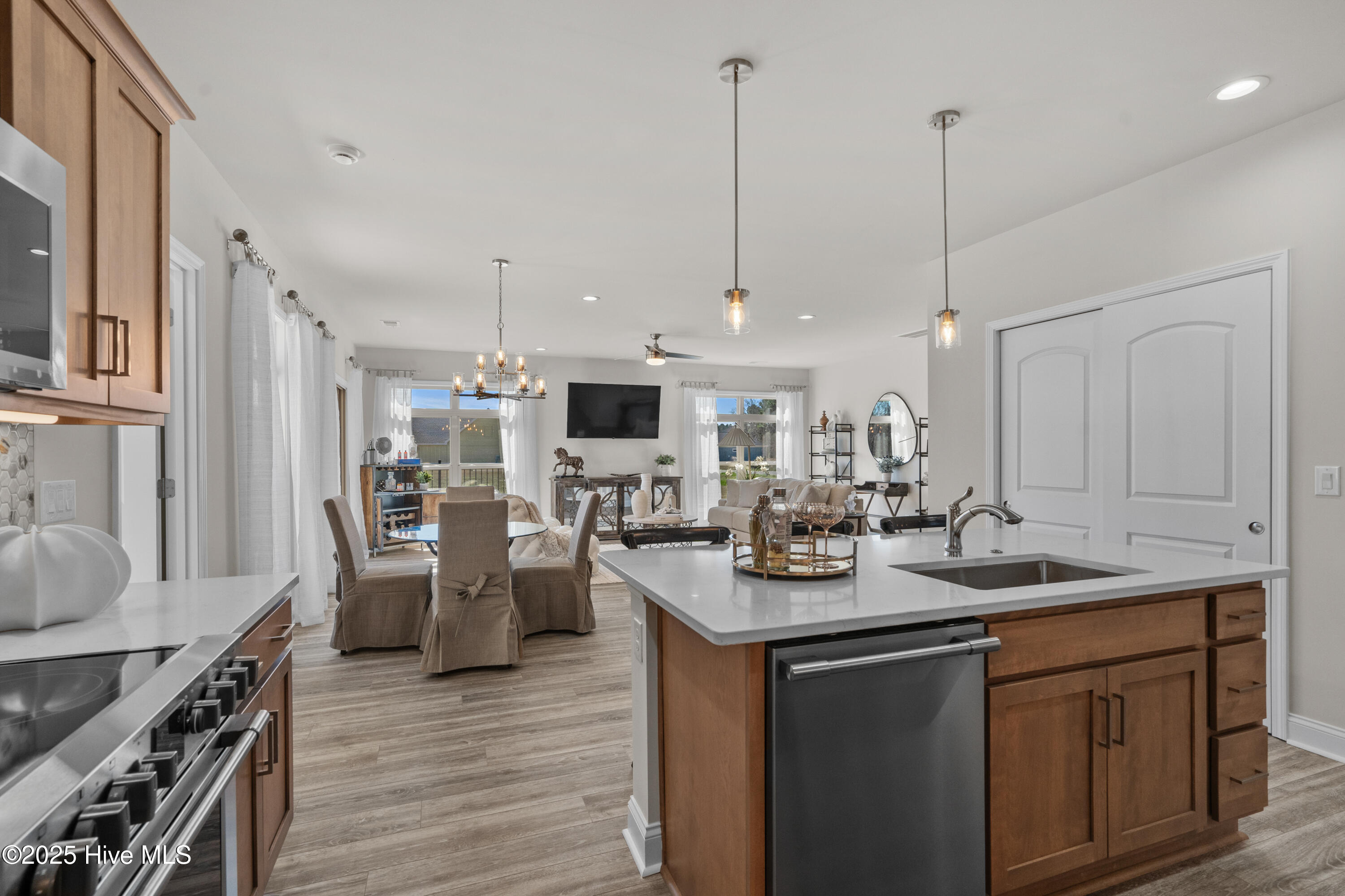 100549256 | Photo 19