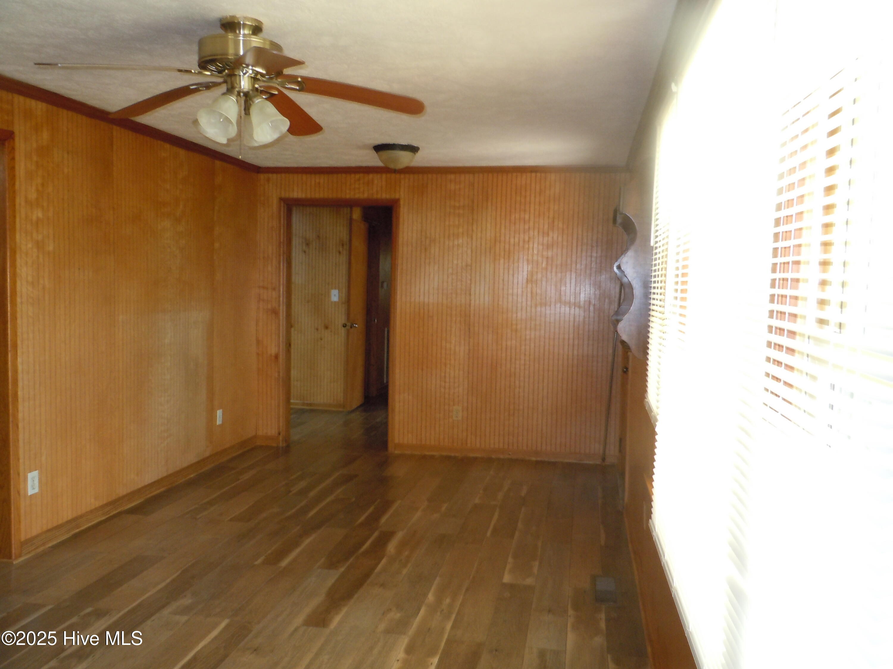 100528671 | Photo 12