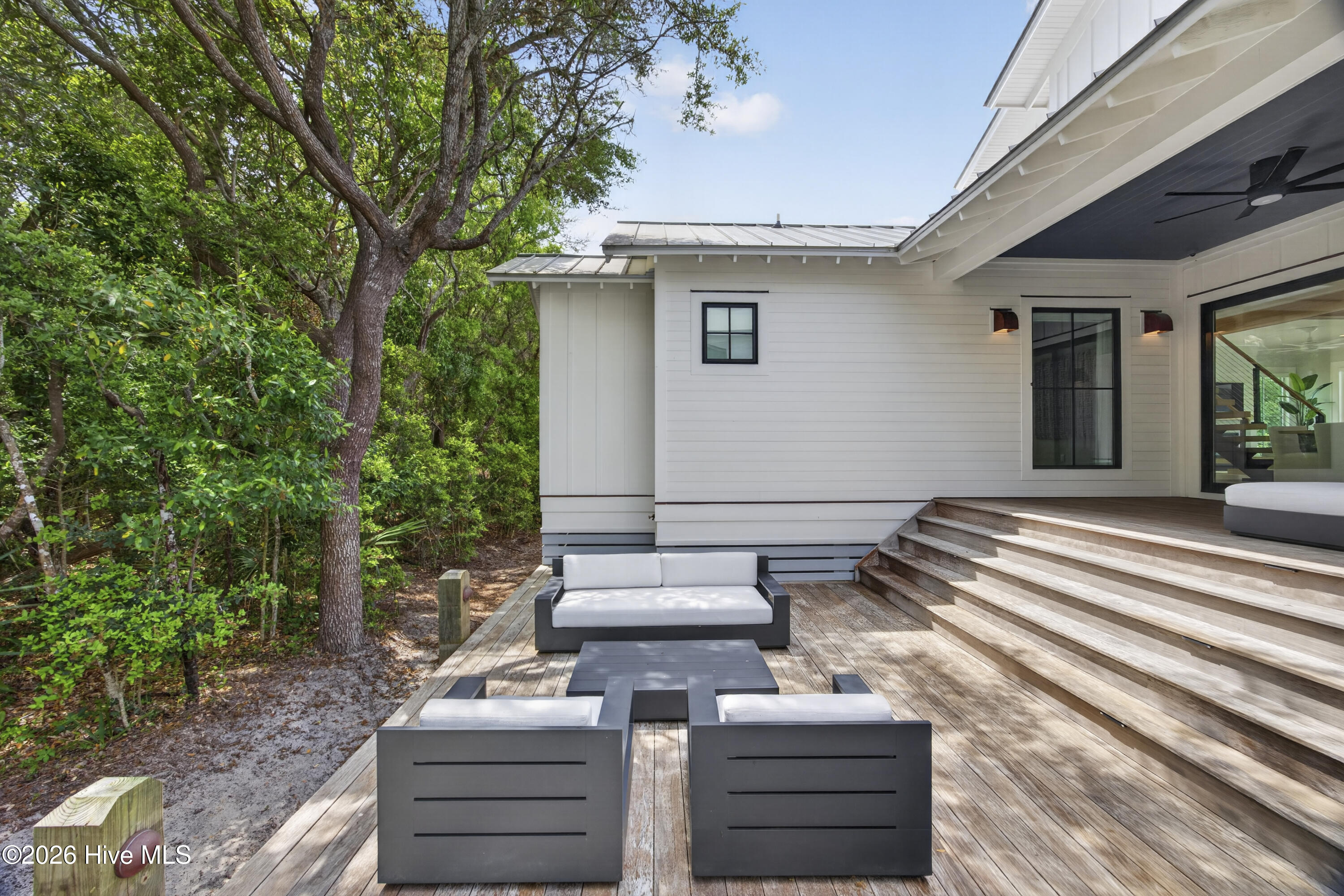 100566186 | Photo 69