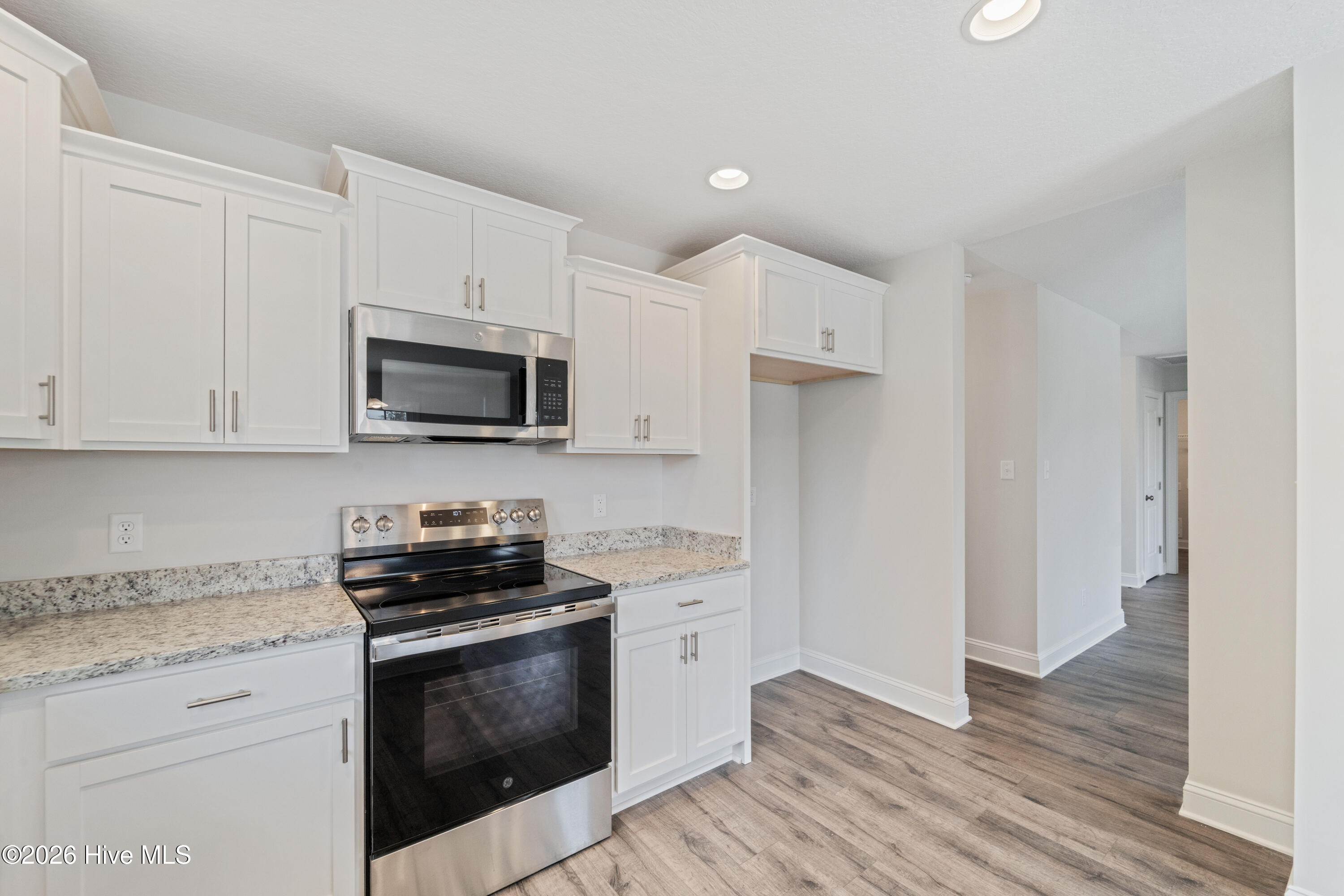 100523680 | Photo 14