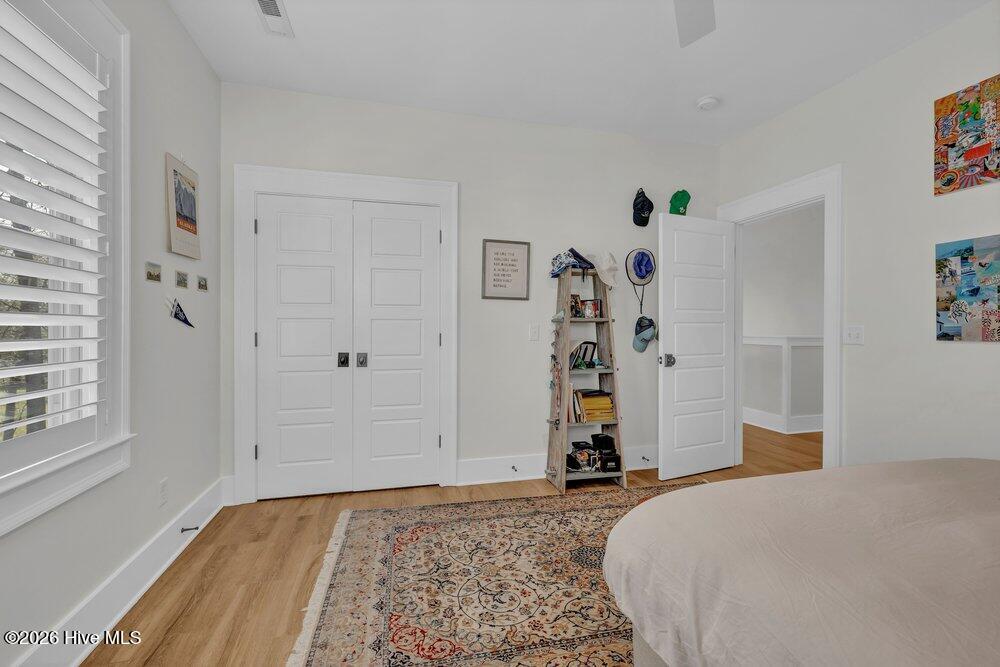 100561379 | Photo 33