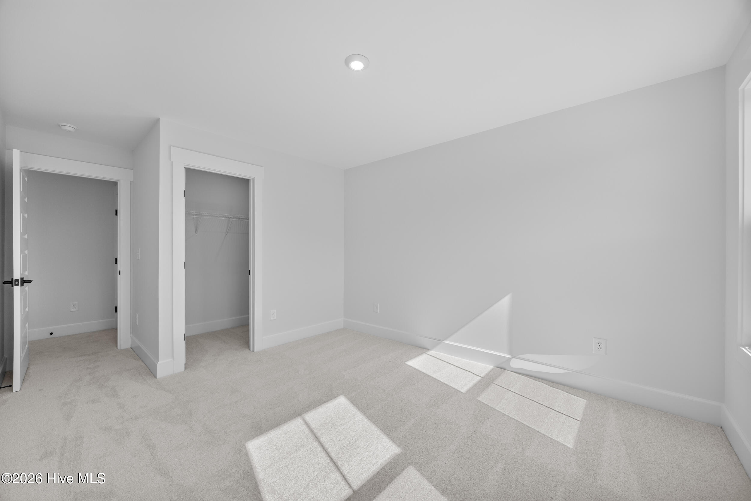 100560726 | Photo 33