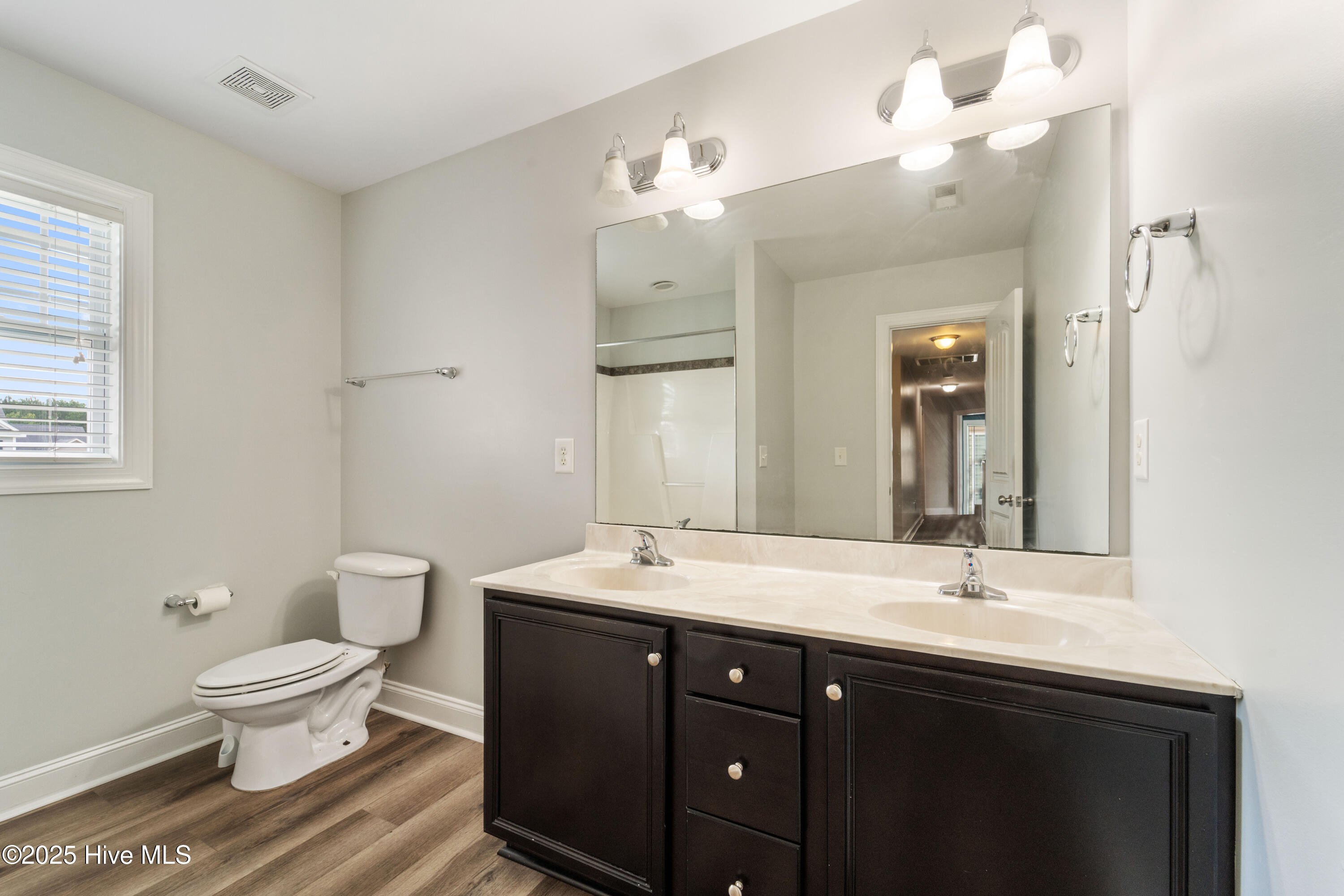 100525842 | Photo 63