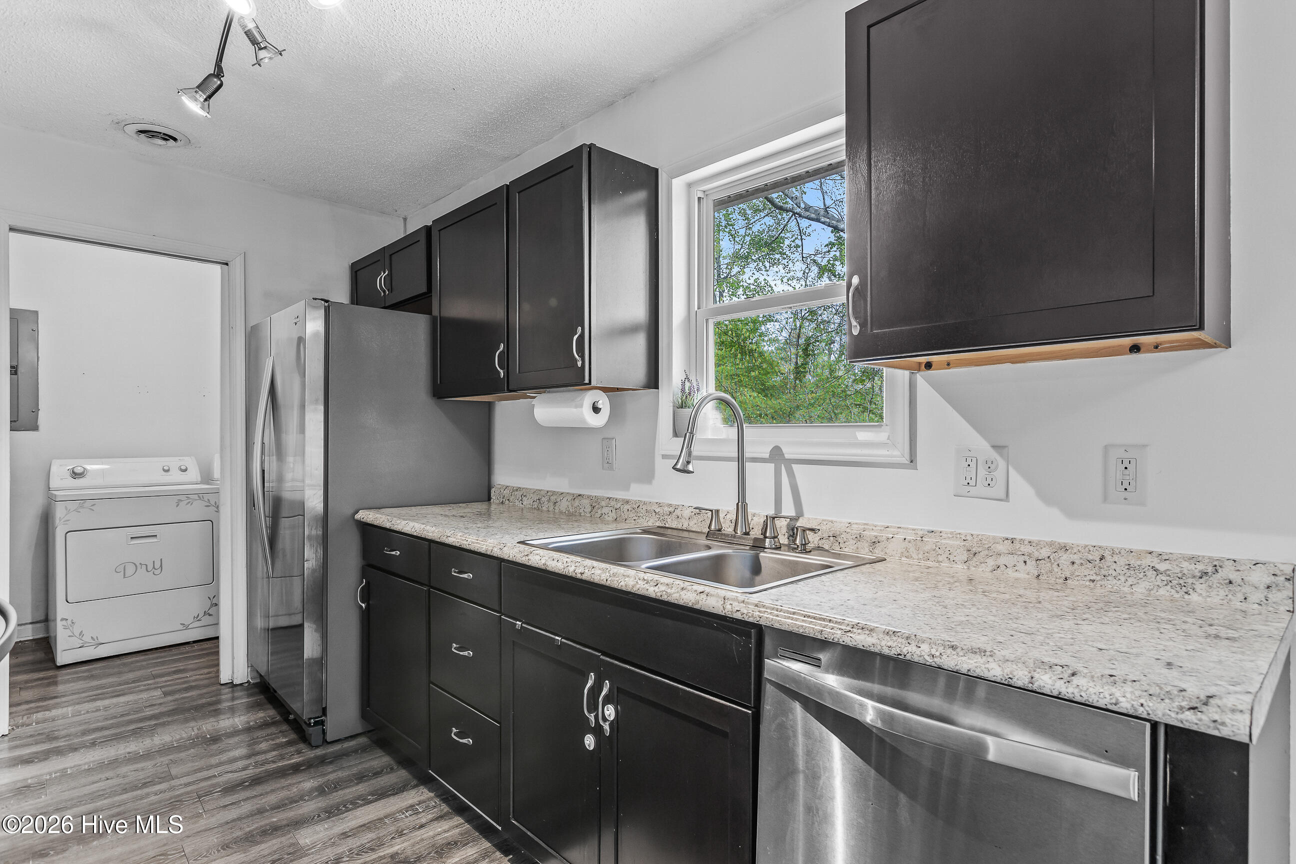 100566968 | Photo 13