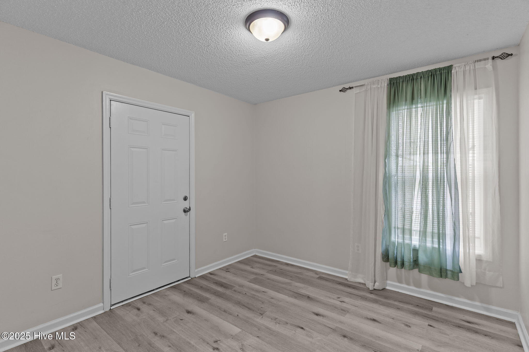 100534233 | Photo 18