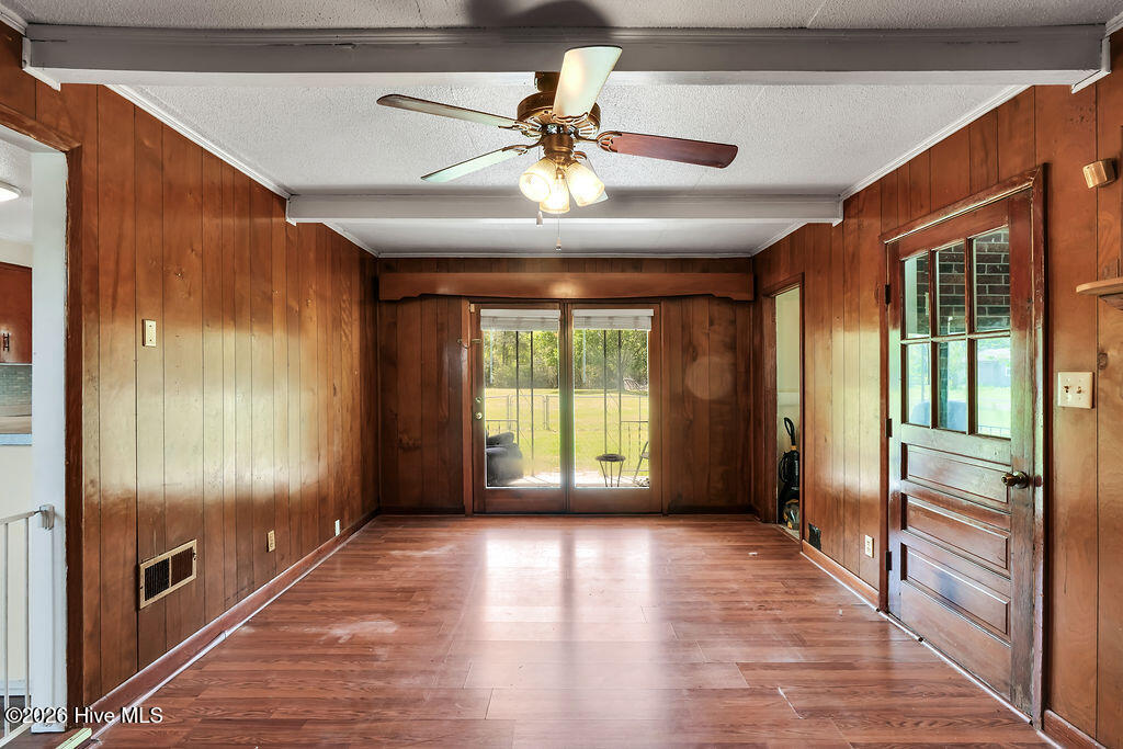 100567983 | Photo 12