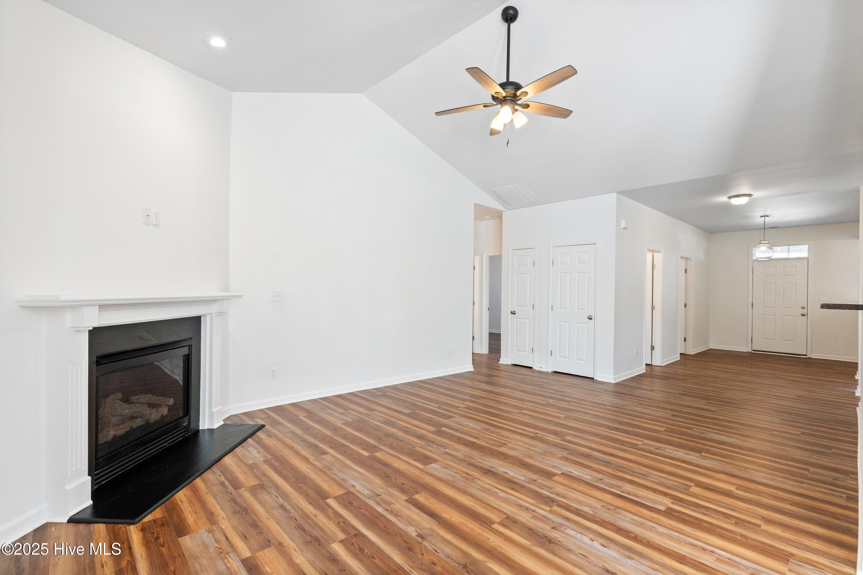 100542341 | Photo 17