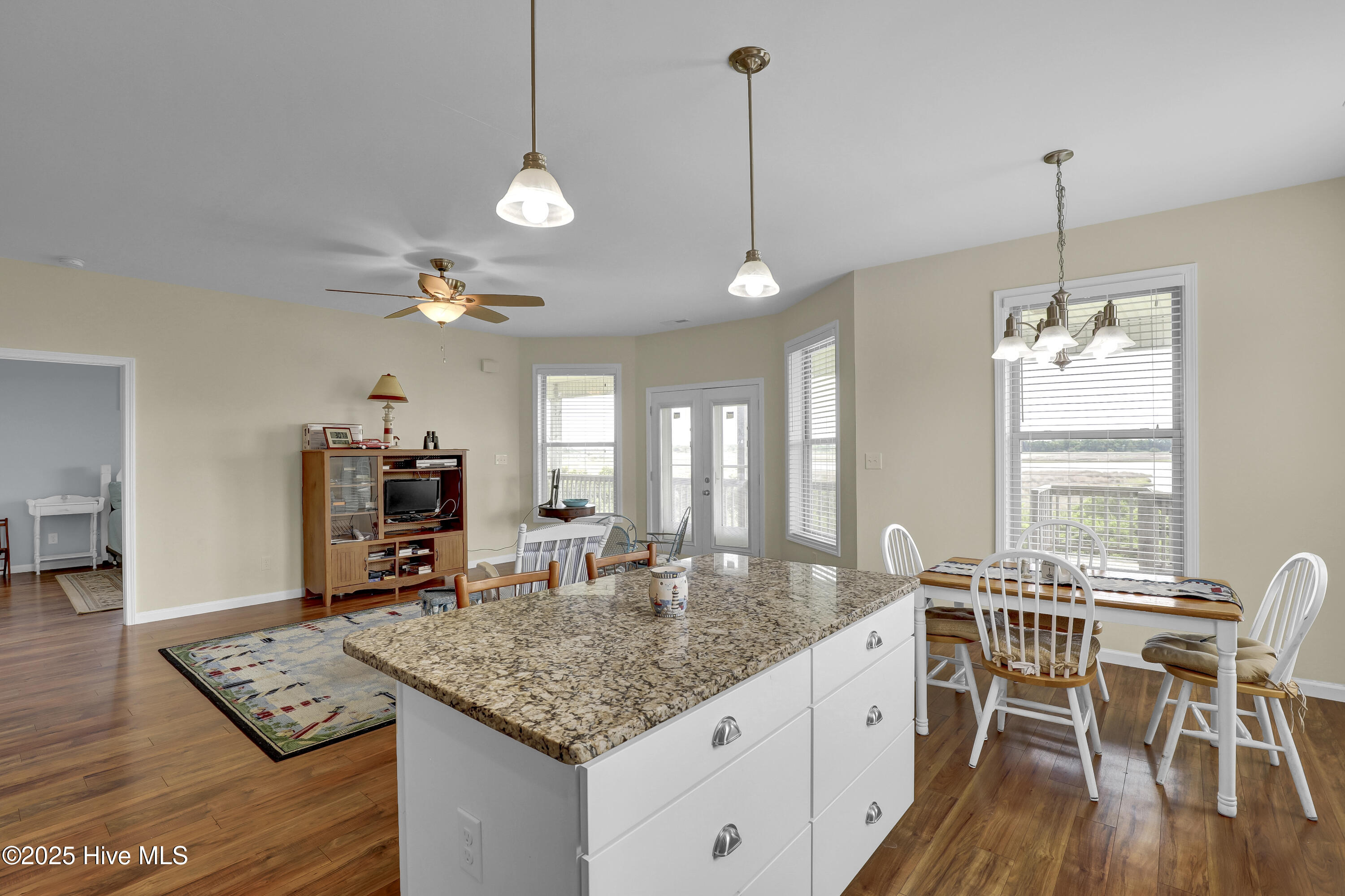 100511800 | Photo 22