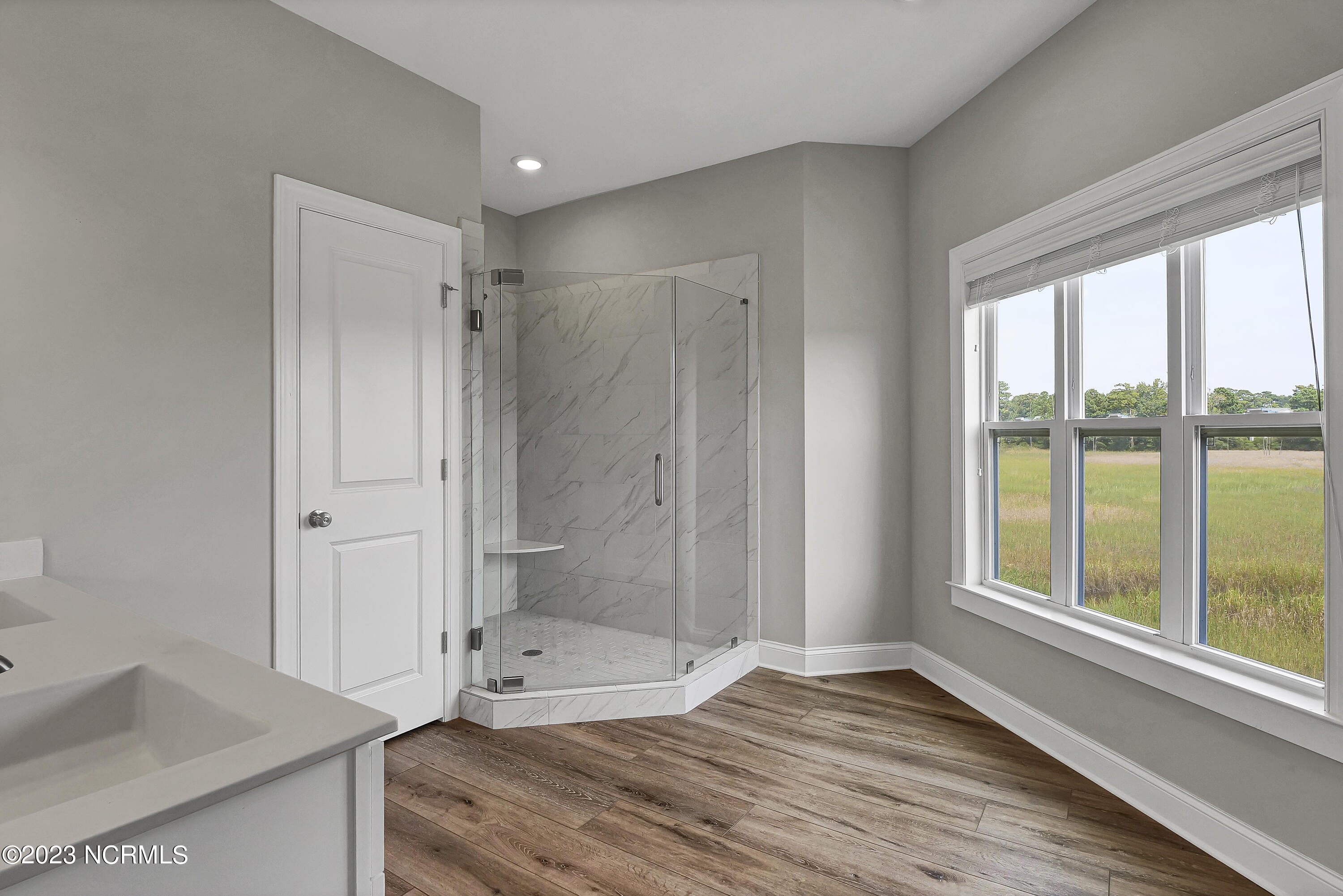 100549733 | Photo 23