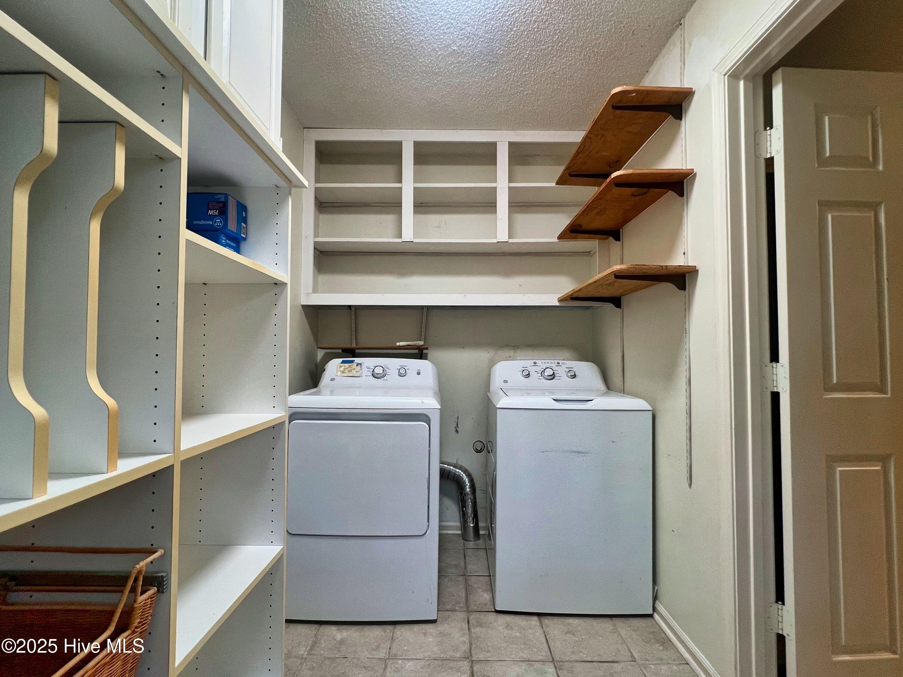 100521049 | Photo 18