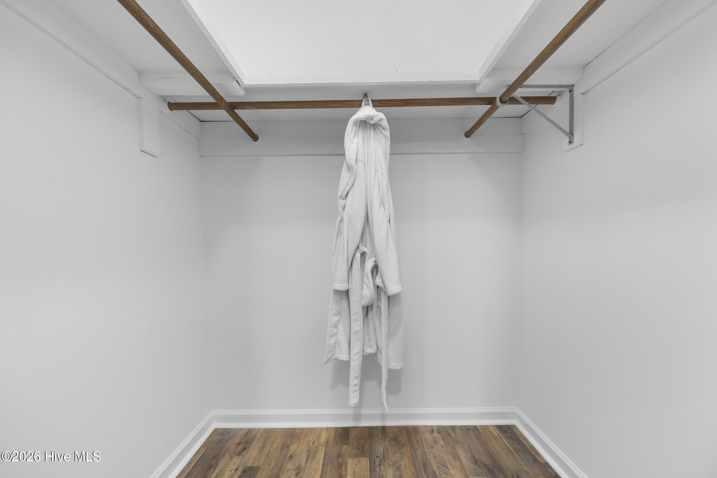 100566189 | Photo 18