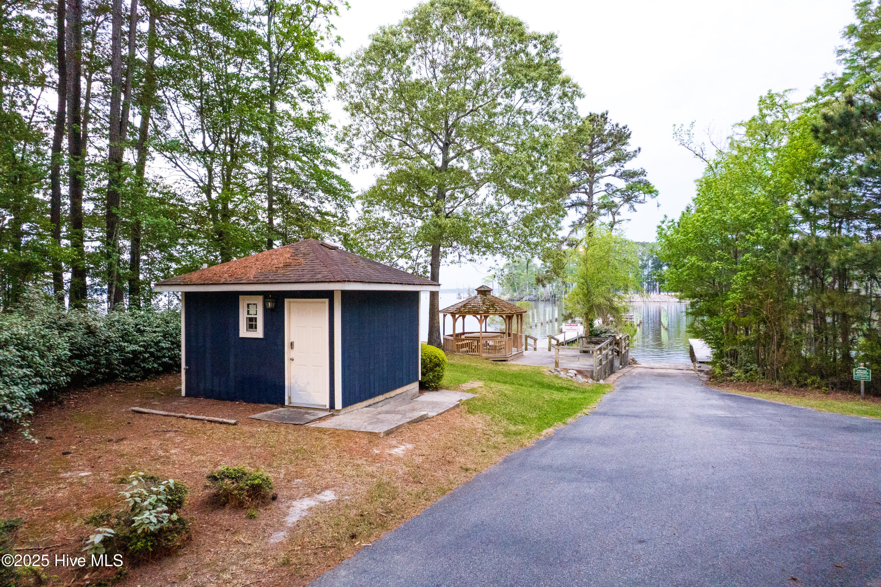 18 Sutton's Landing Road