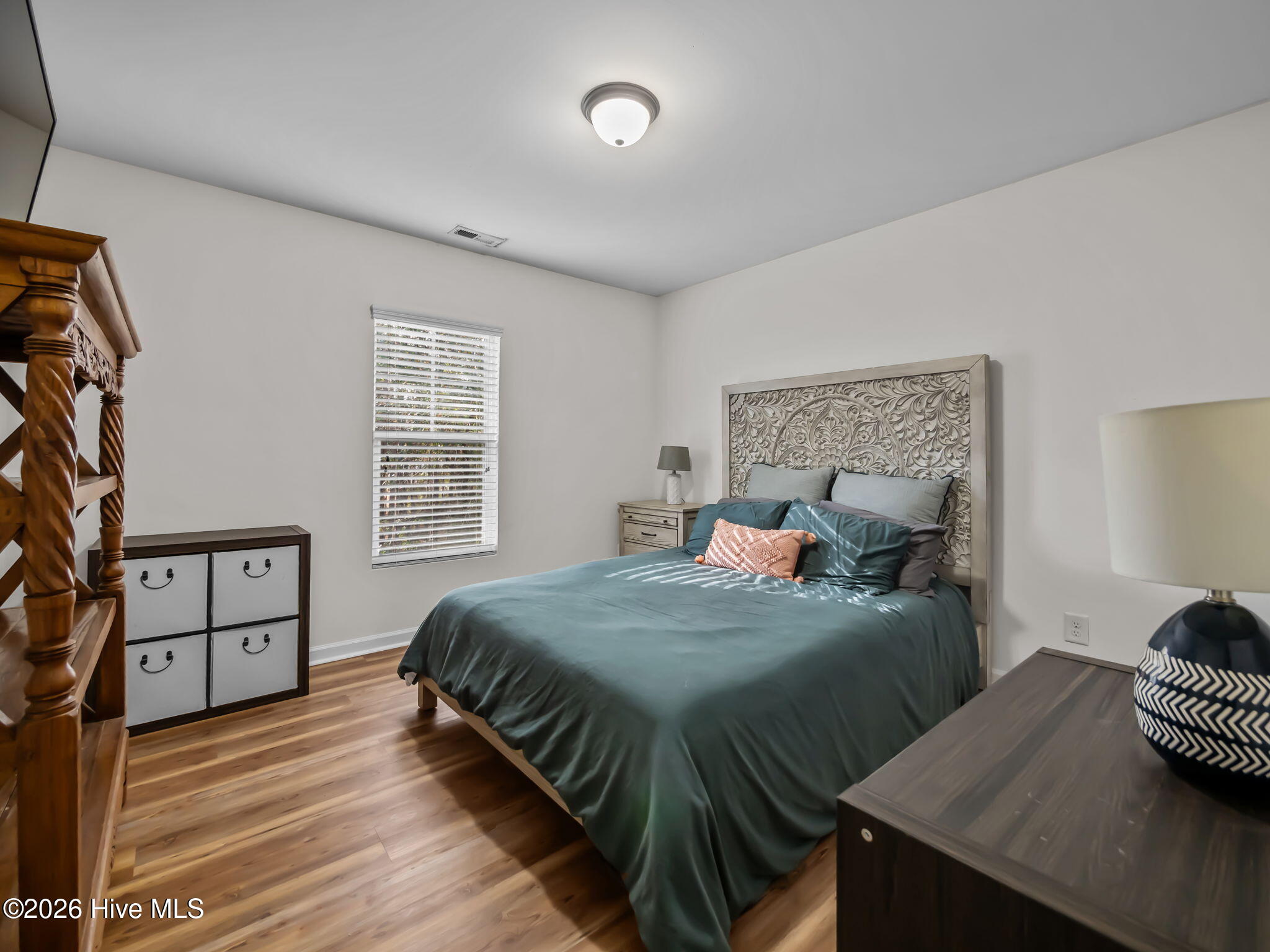 100548967 | Photo 15