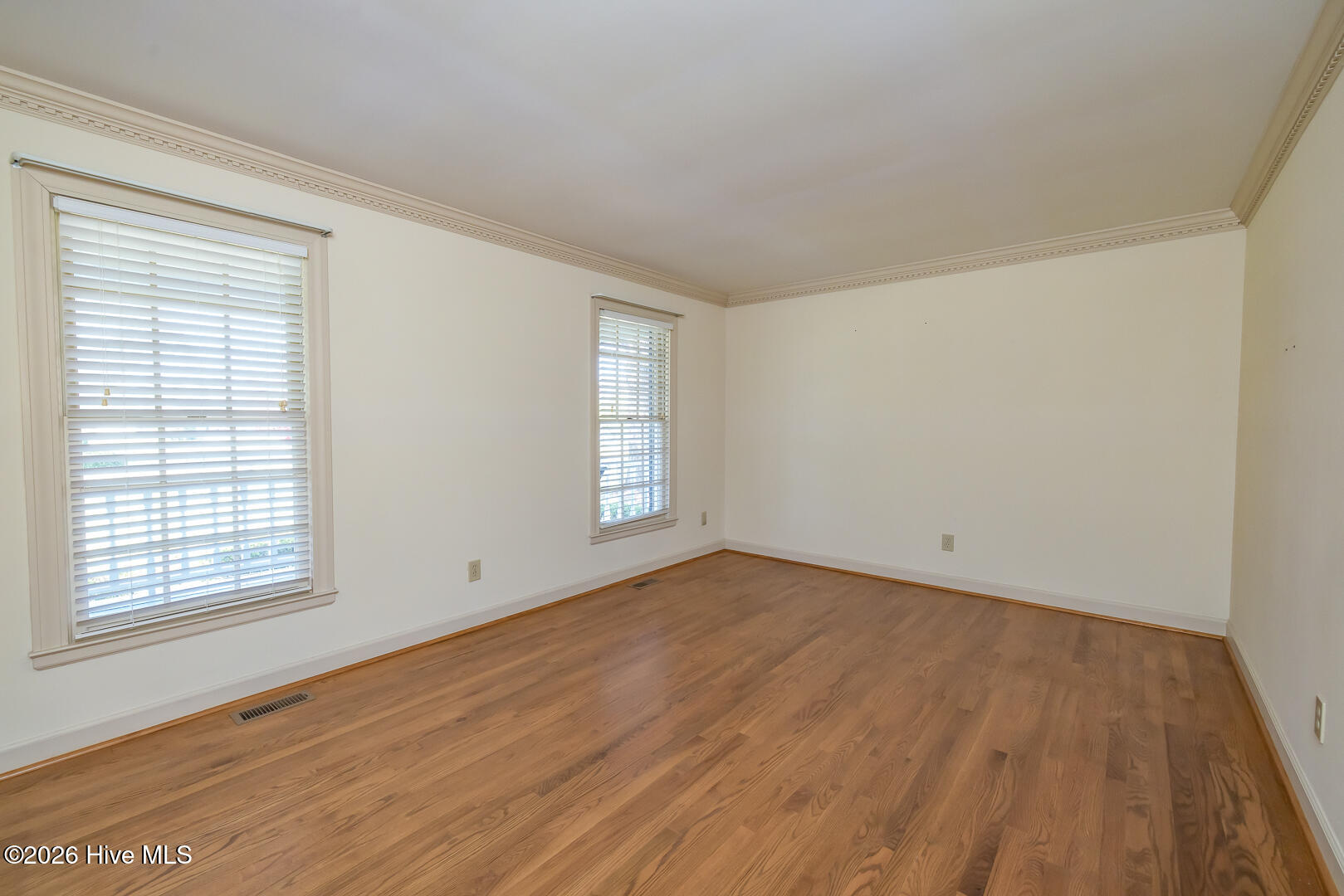 100570429 | Photo 19