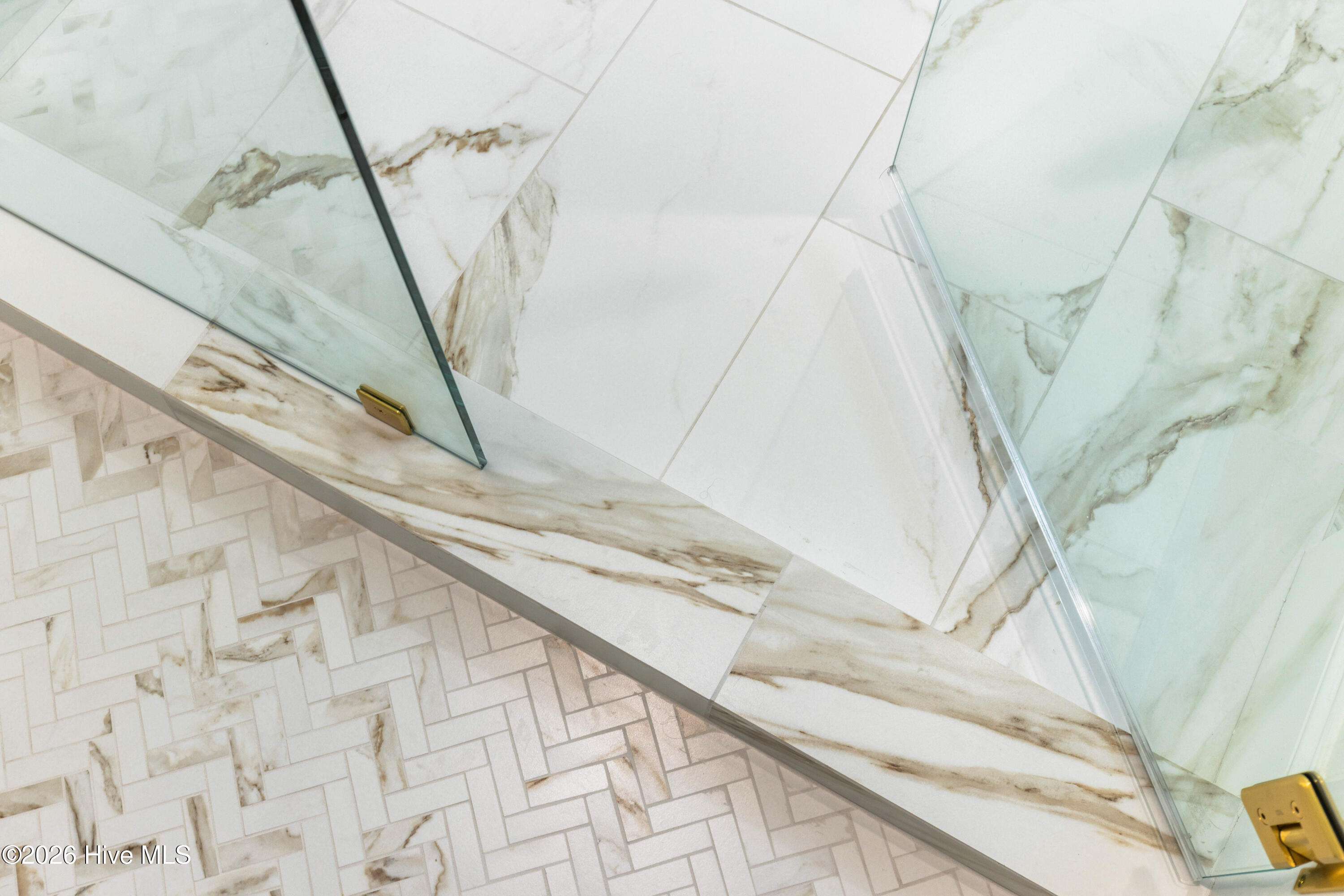 100555813 | Photo 69