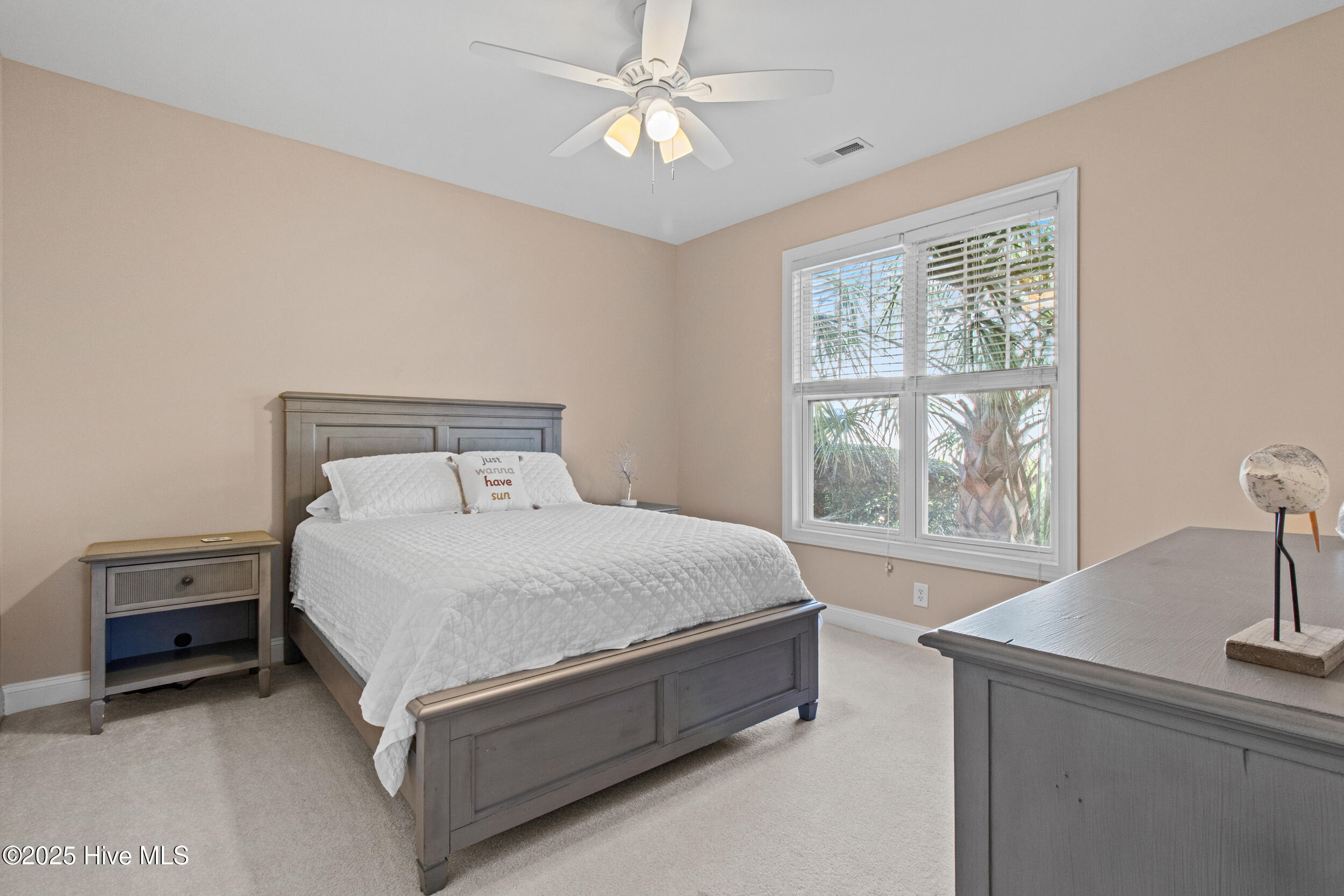 100540610 | Photo 10