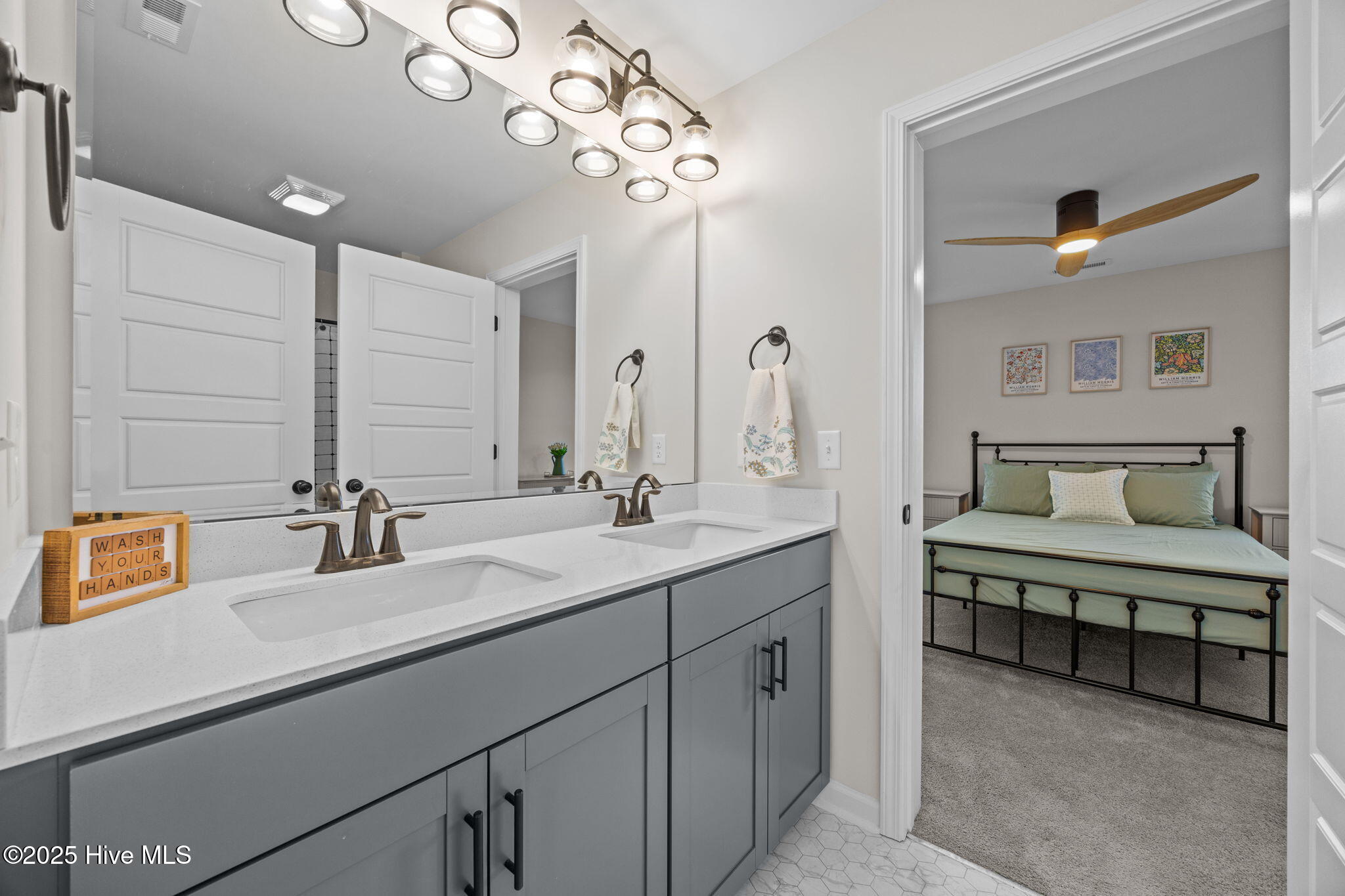 100545459 | Photo 22