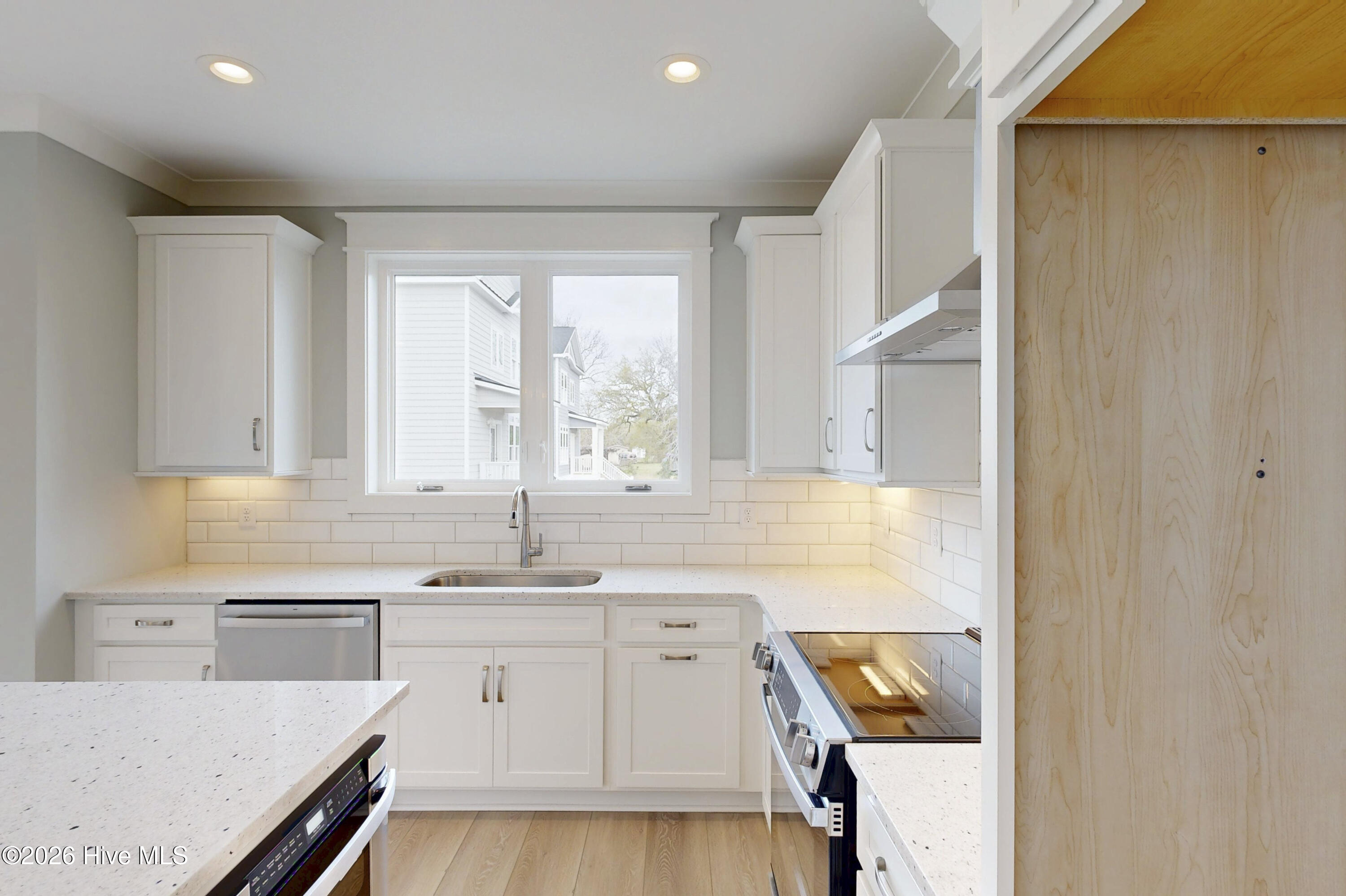 100559746 | Photo 48