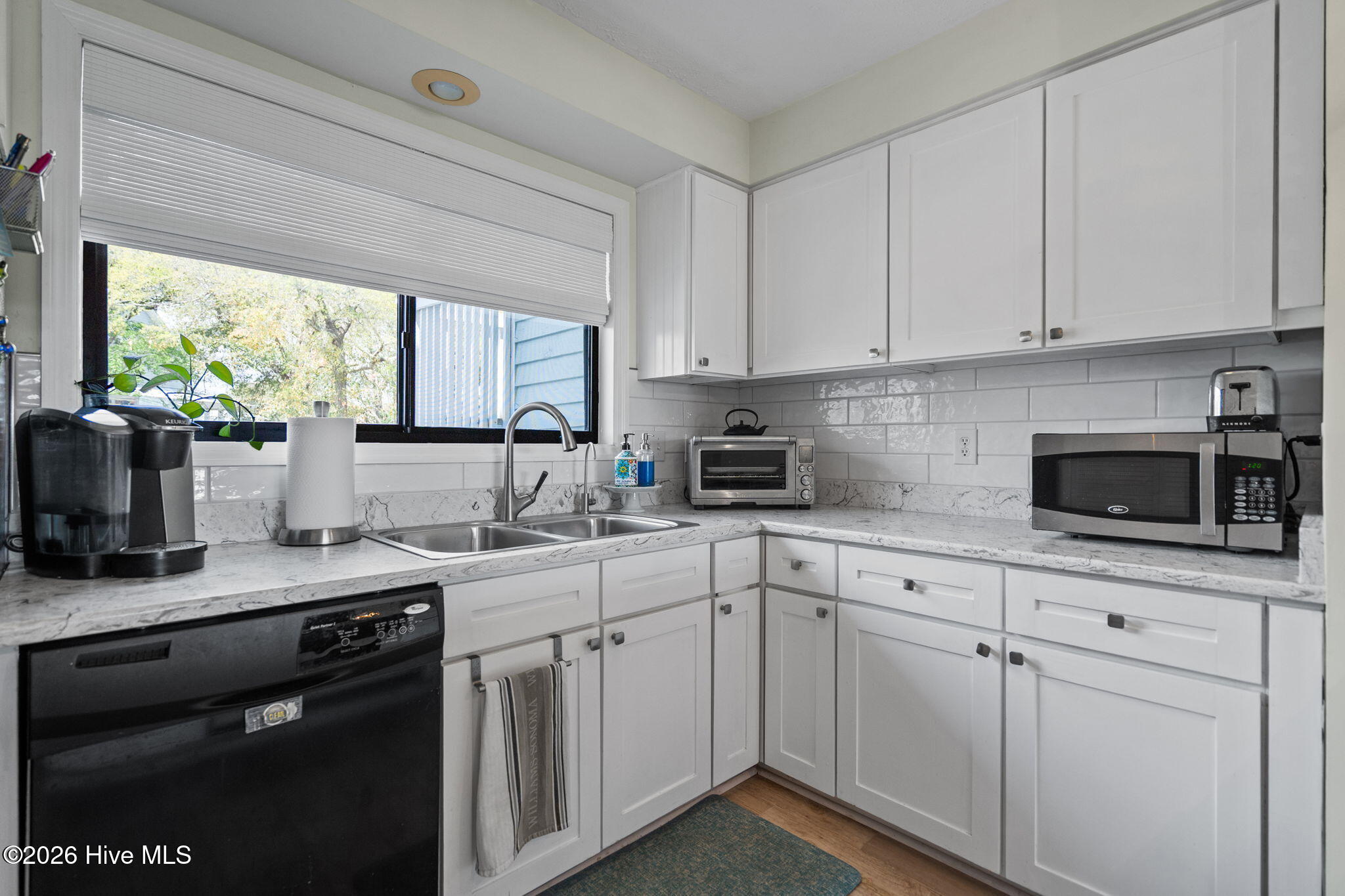 100563090 | Photo 16