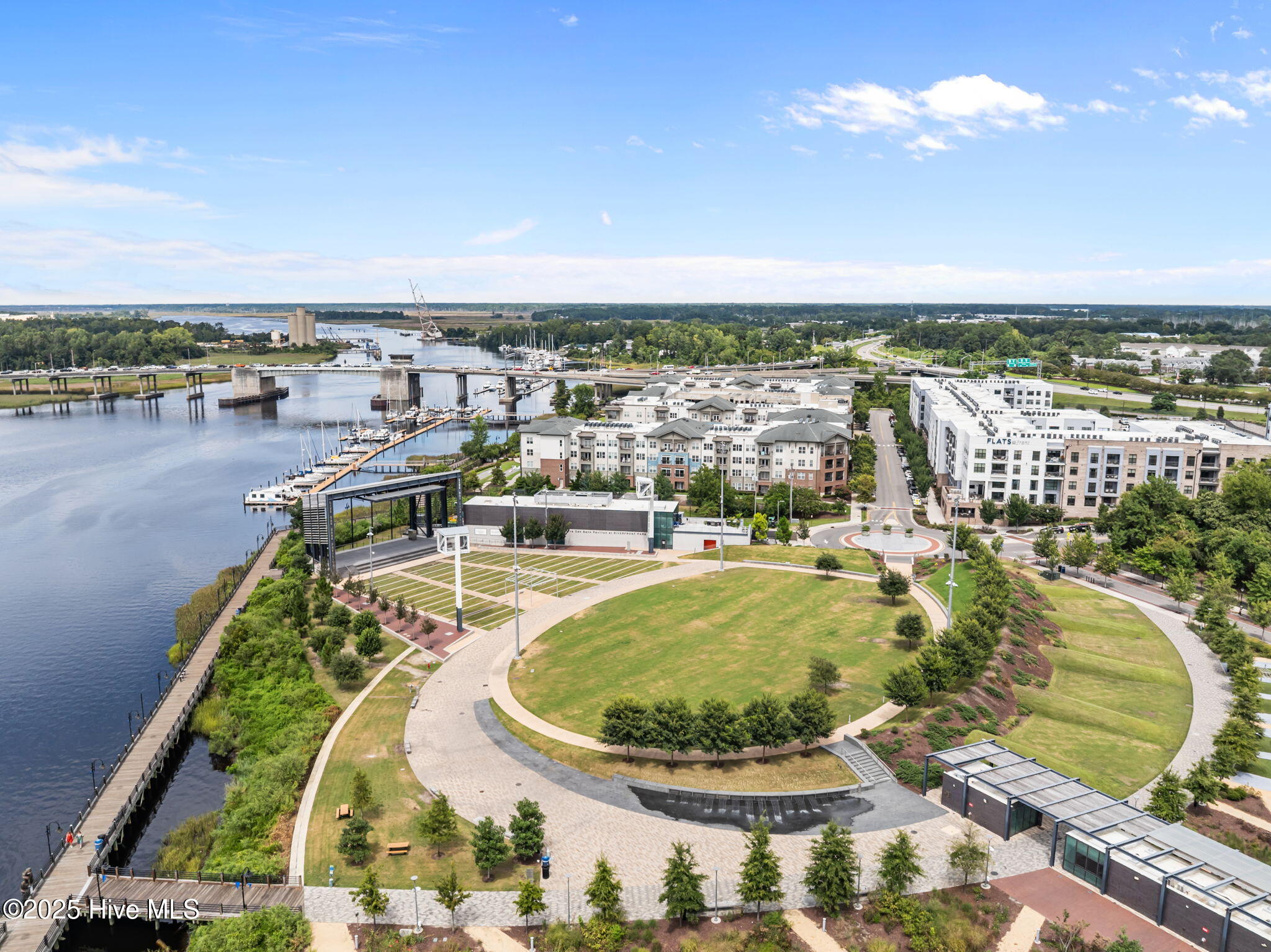 100528560 | Photo 22