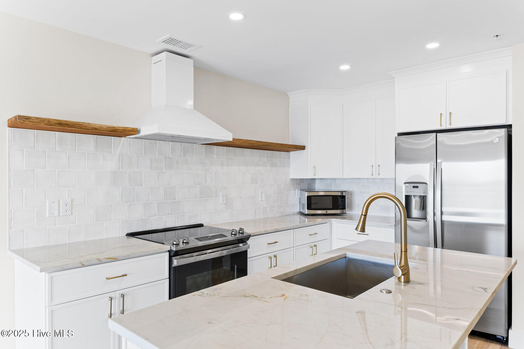 100510473 | Photo 10