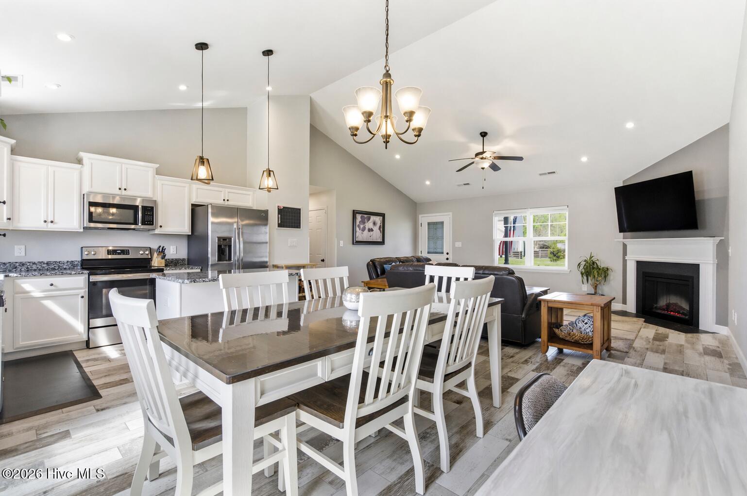 100568951 | Photo 13