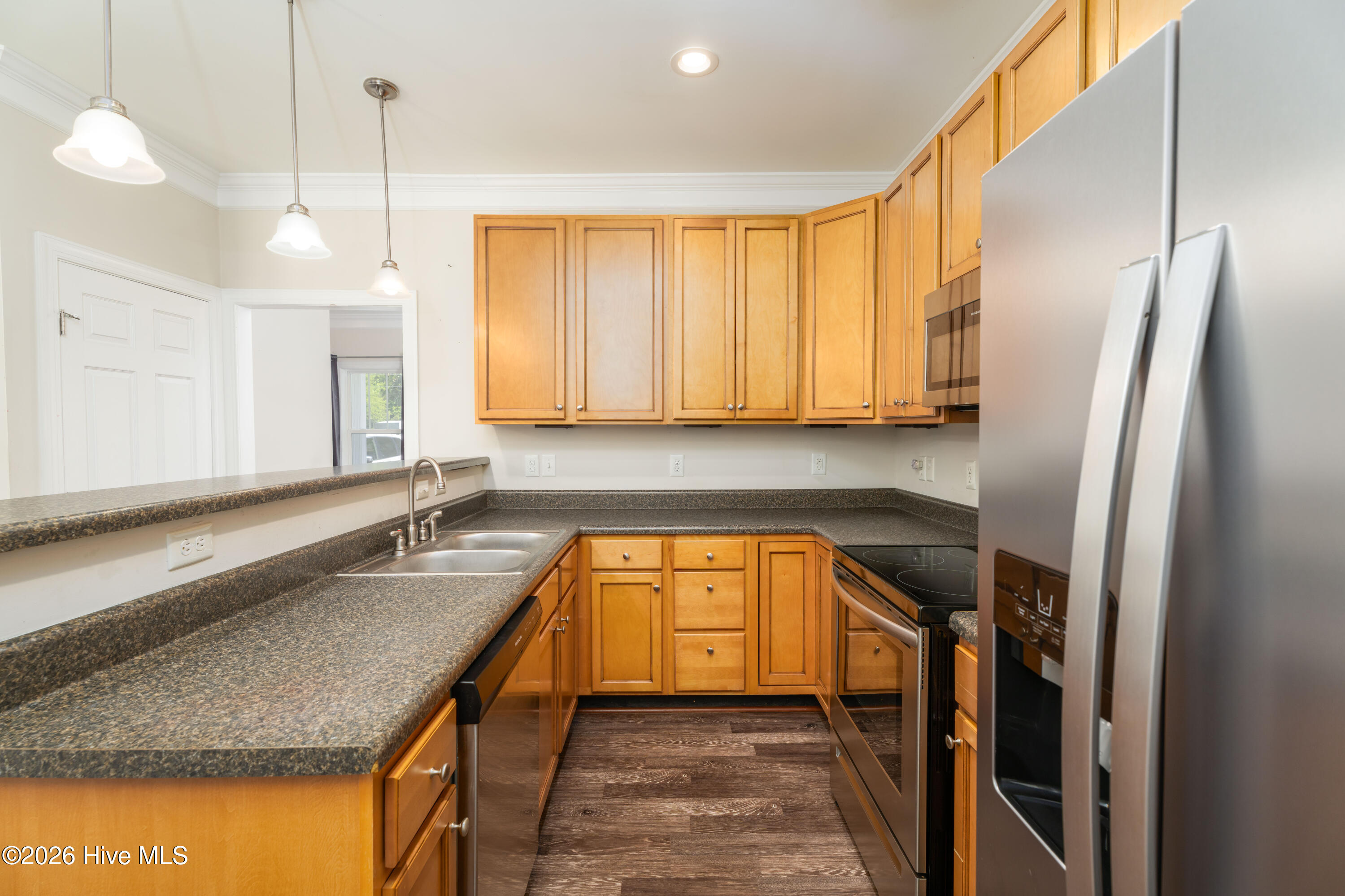 100569563 | Photo 10