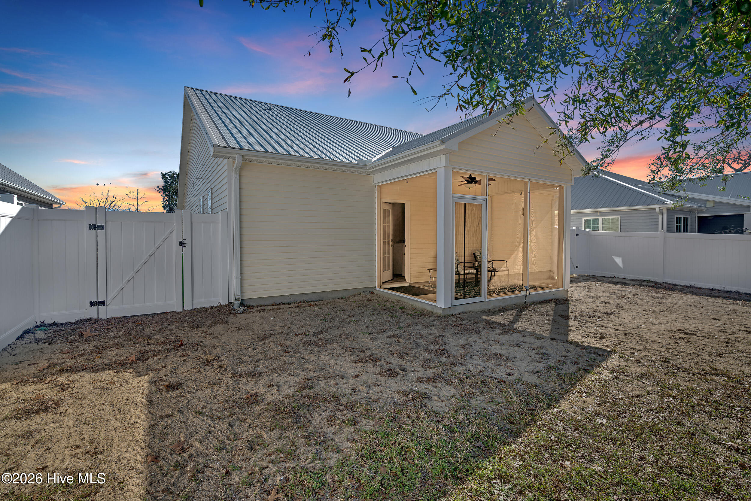 100549984 | Photo 36