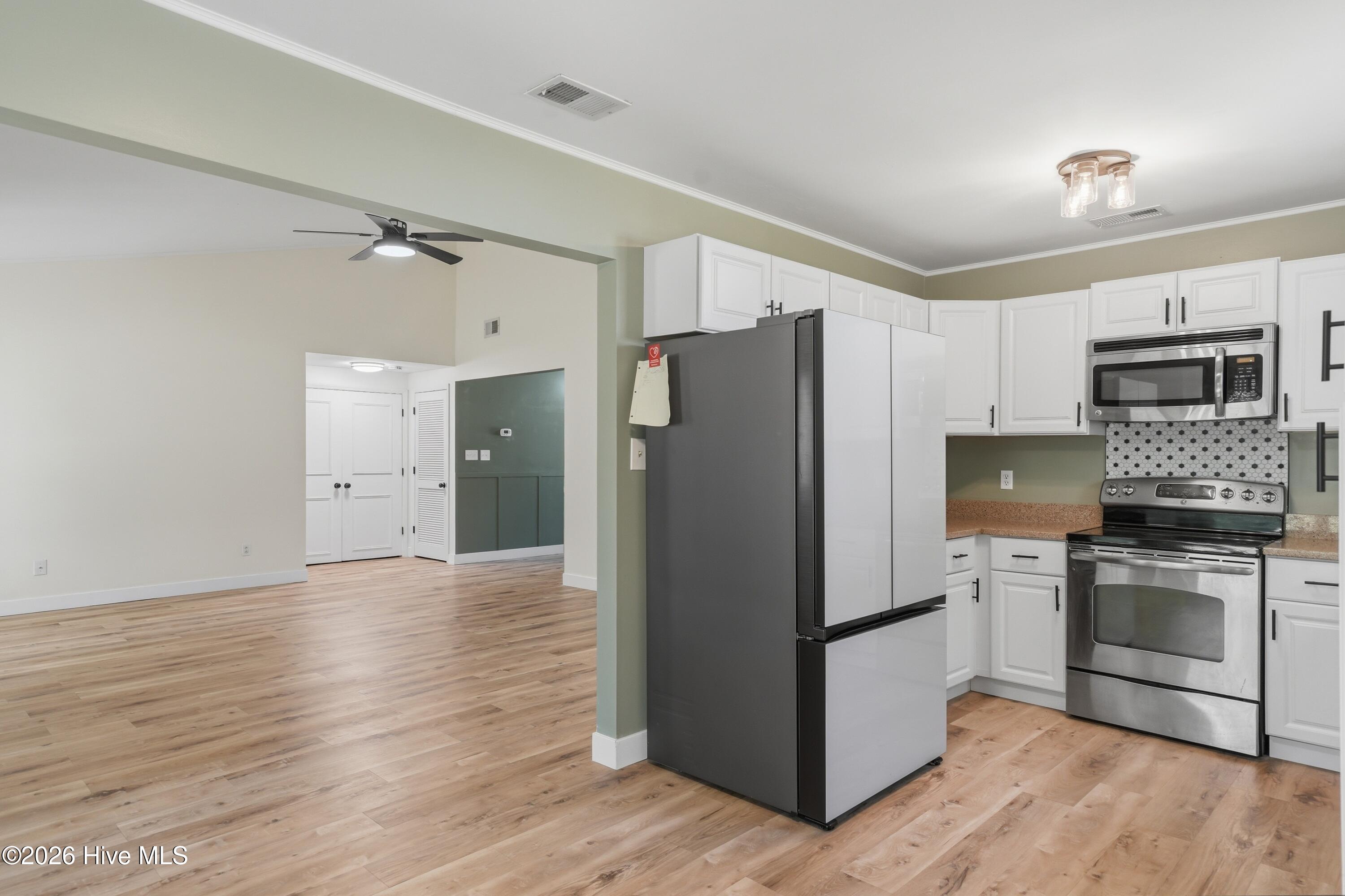 220 E Lakeridge Landing, Jacksonville, NC 28546 – photo 8: 220 E Lakeridge Landing _ 16