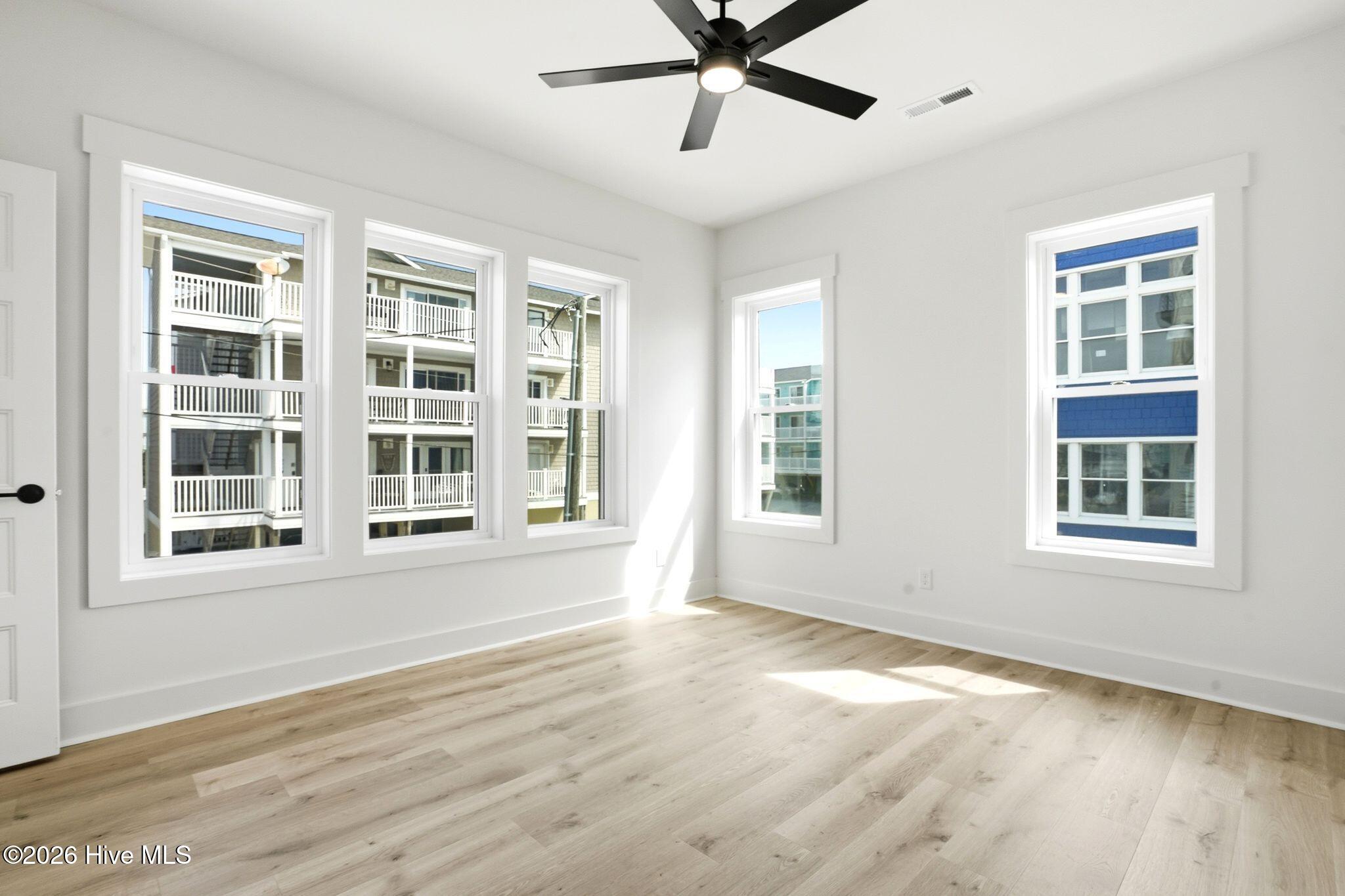 100561284 | Photo 29