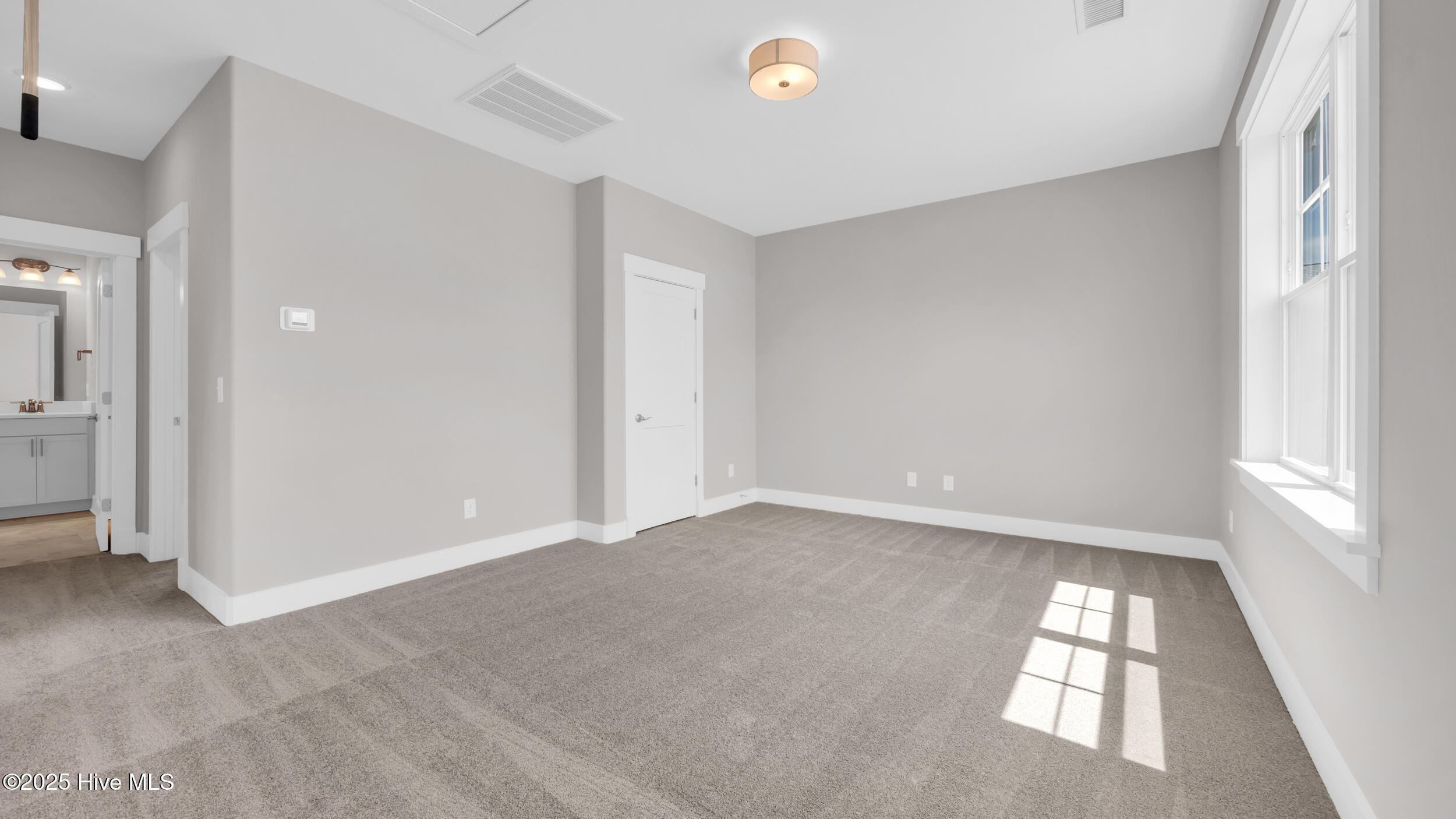 100525614 | Photo 18