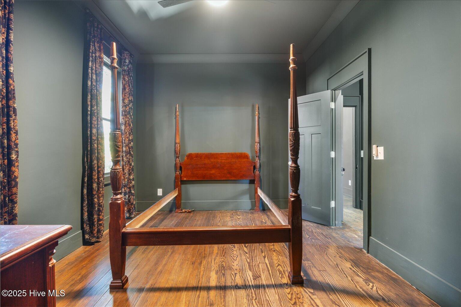 100537963 | Photo 24