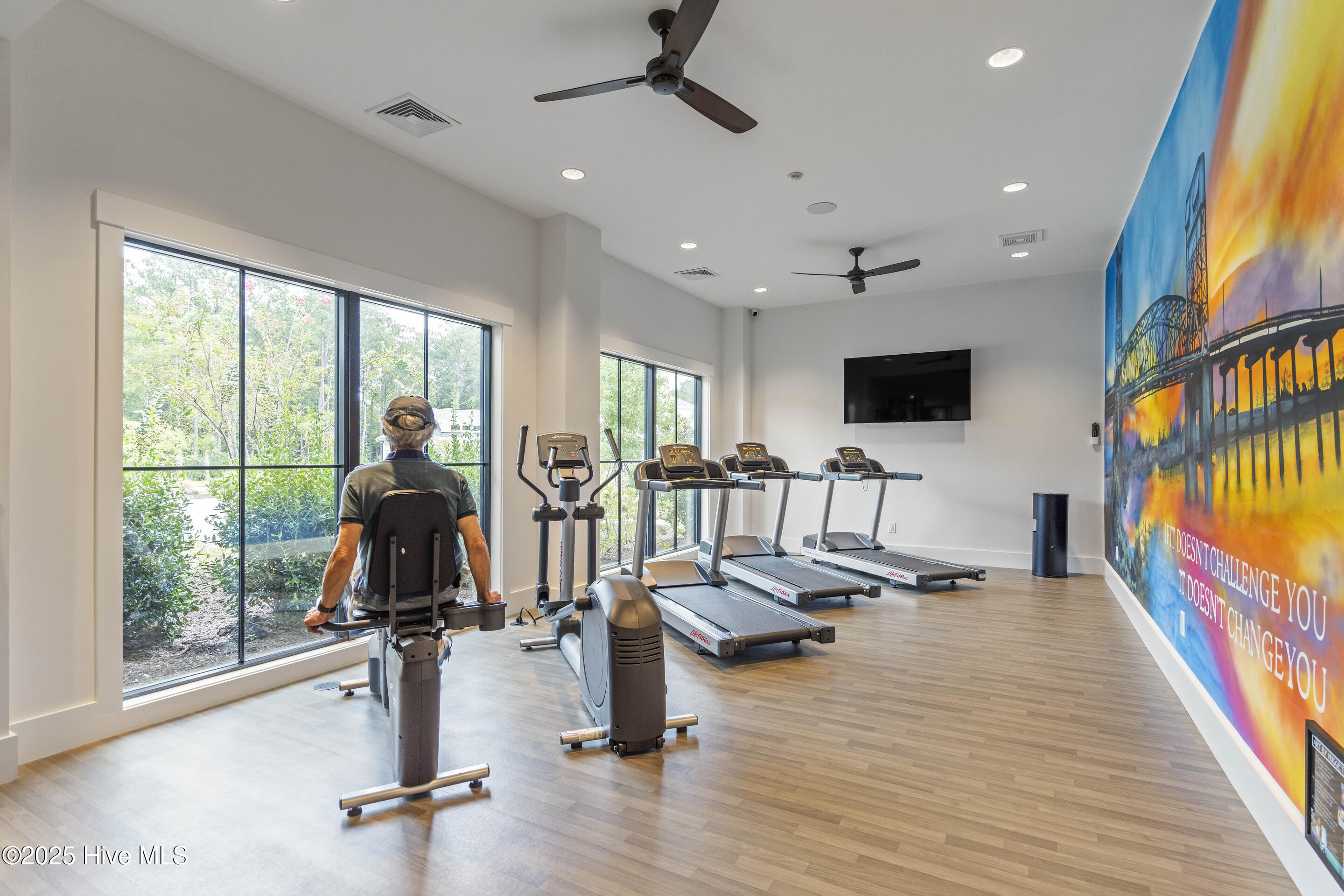 100530900 | Photo 44