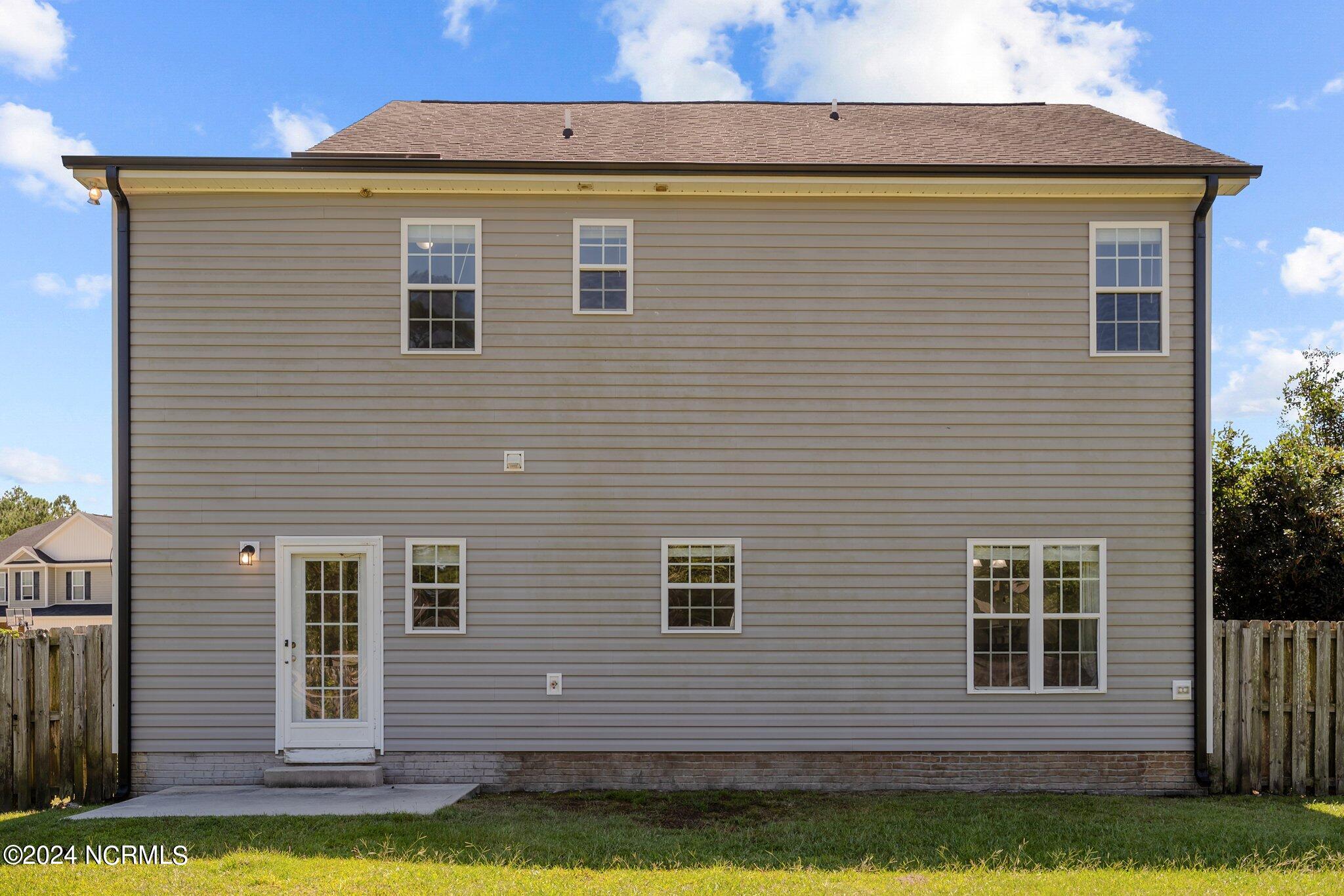 210 Wedgefield Circle,Maple Hill